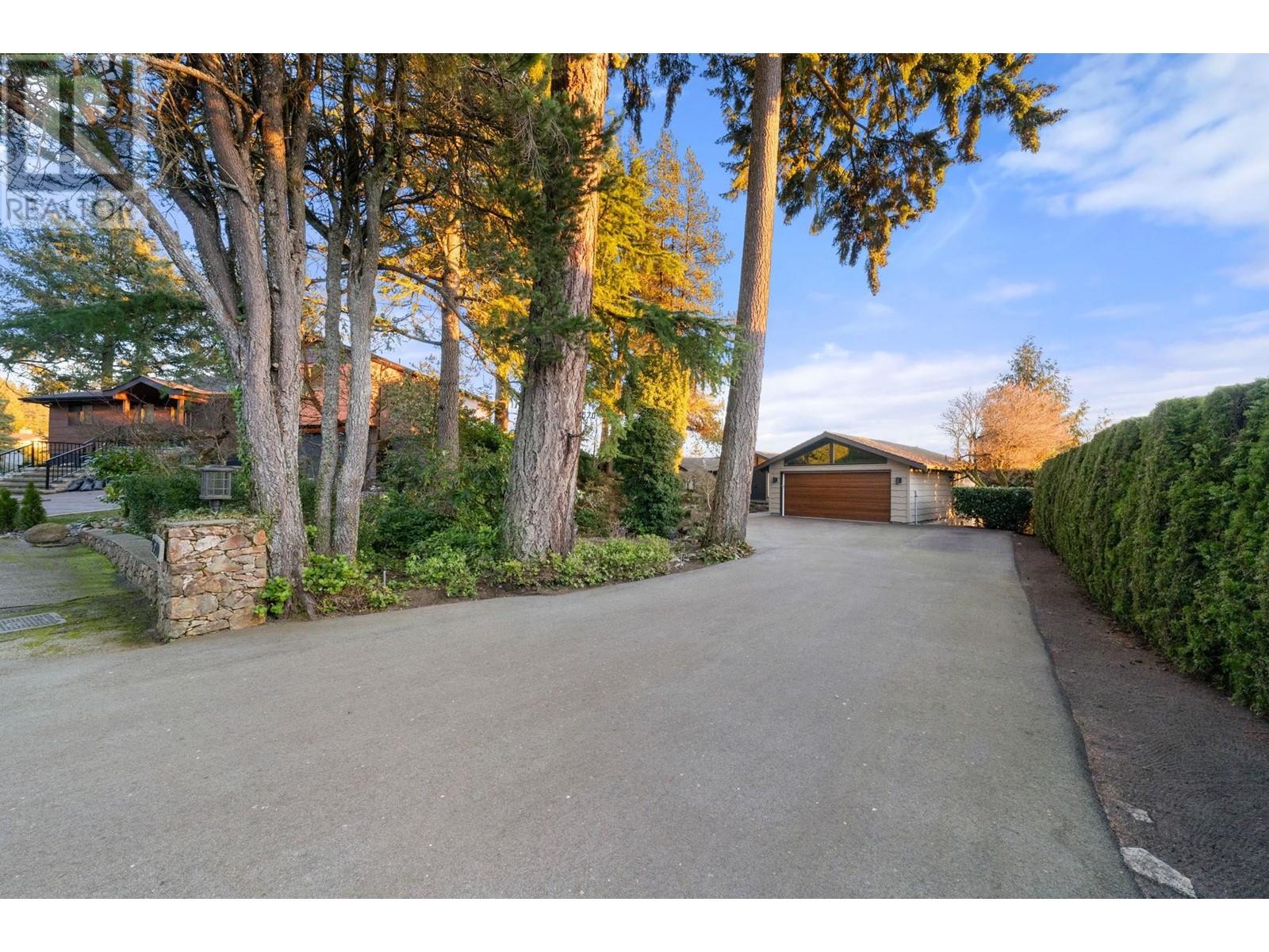 4570 Woodgreen Court, West Vancouver, British Columbia  V7S 2V7 - Photo 28 - R2976006