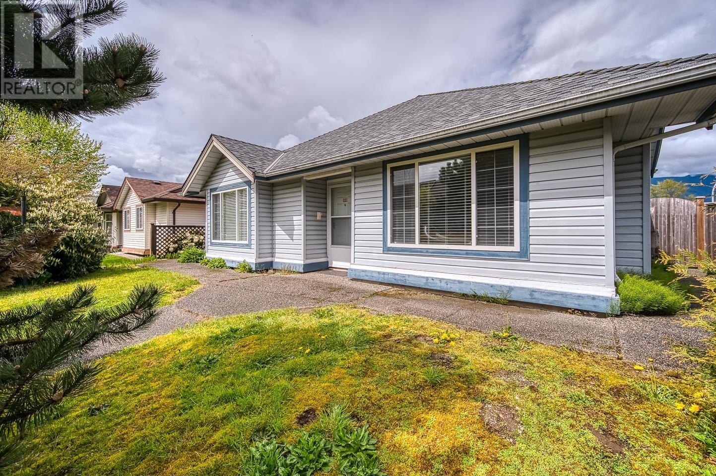 711 Riverside Drive, Port Coquitlam, British Columbia  V3B 7T7 - Photo 2 - R2954050