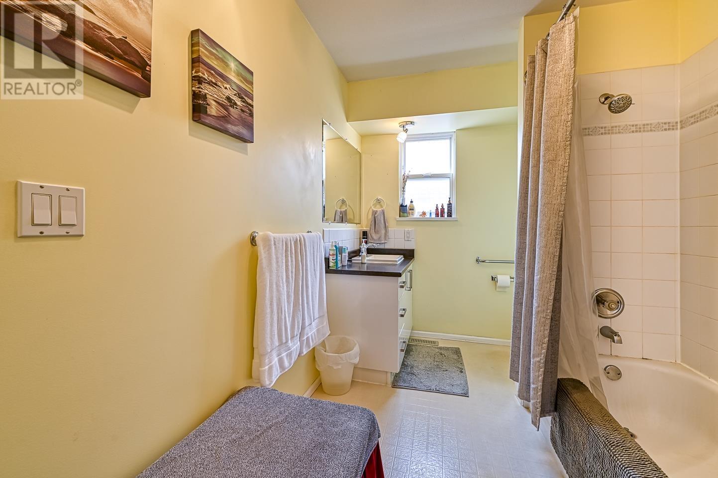711 Riverside Drive, Port Coquitlam, British Columbia  V3B 7T7 - Photo 13 - R2954050