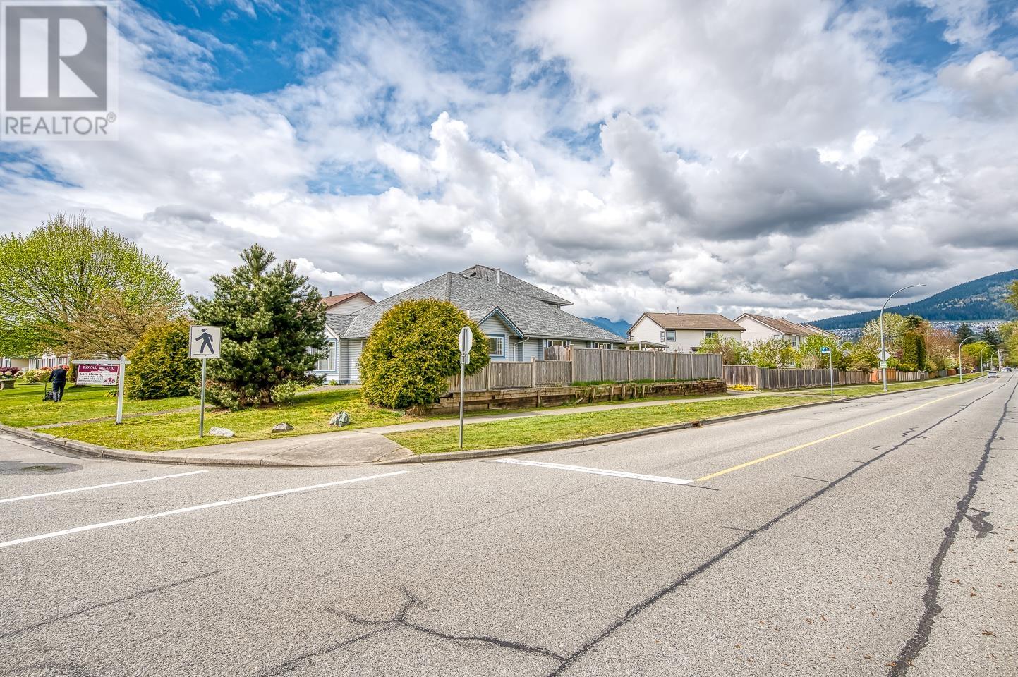 711 Riverside Drive, Port Coquitlam, British Columbia  V3B 7T7 - Photo 26 - R2954050