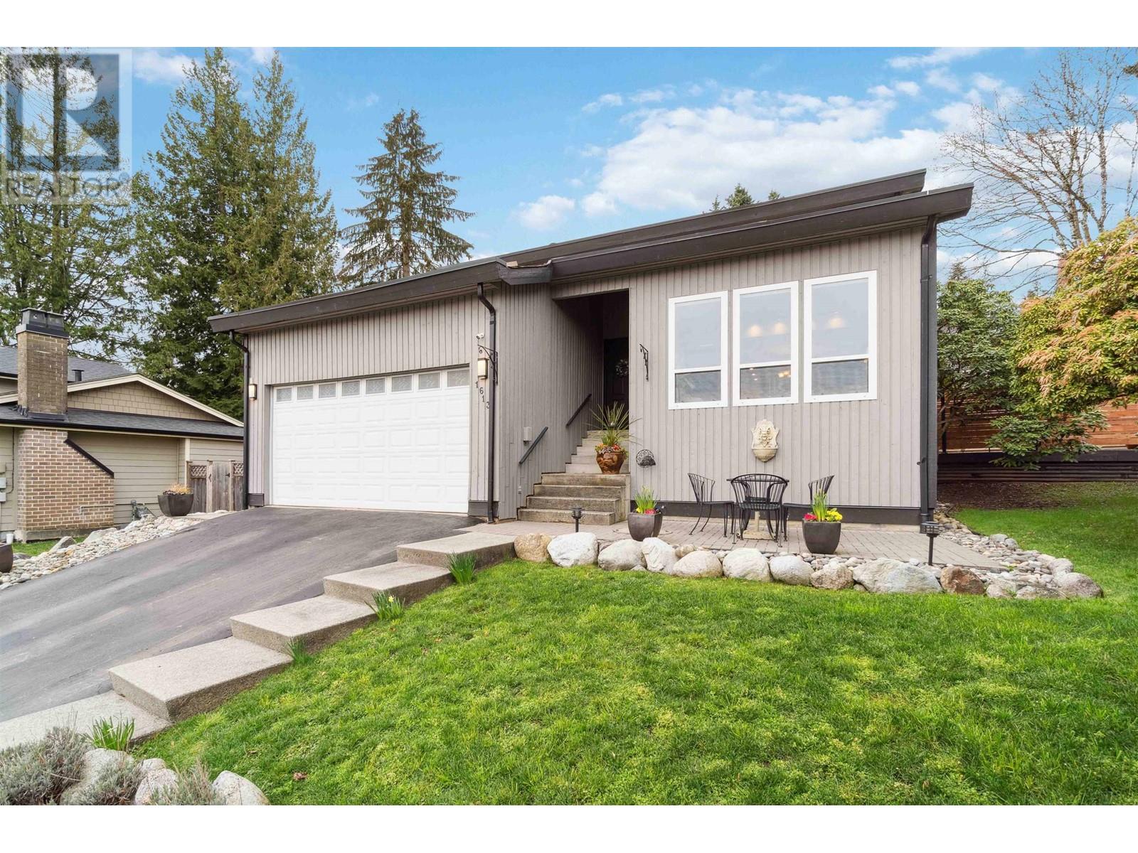 1613 Hemlock Place, Port Moody, British Columbia  V3H 4A7 - Photo 2 - R2975946