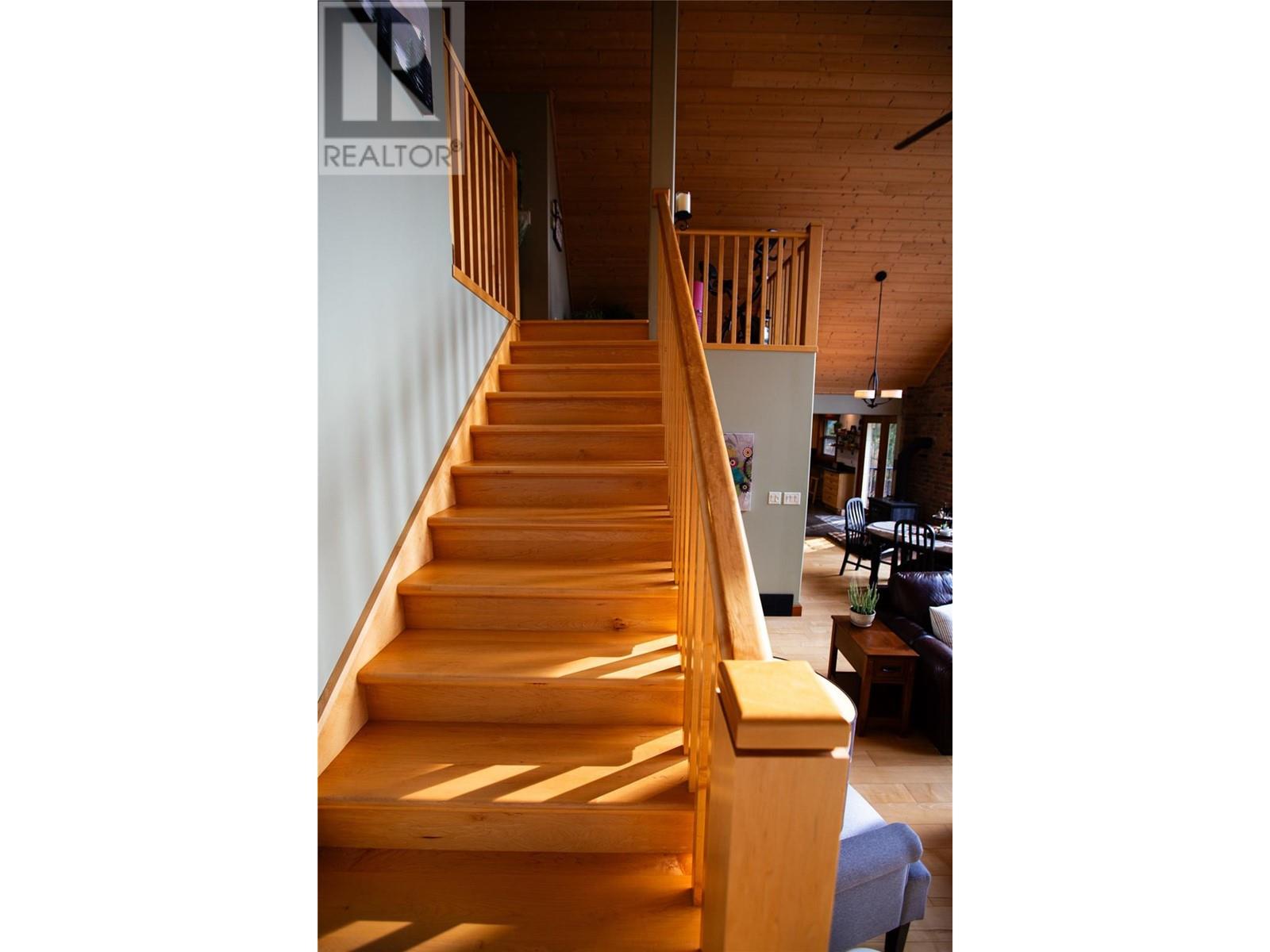 Property at 3306 Krestova Road image 4