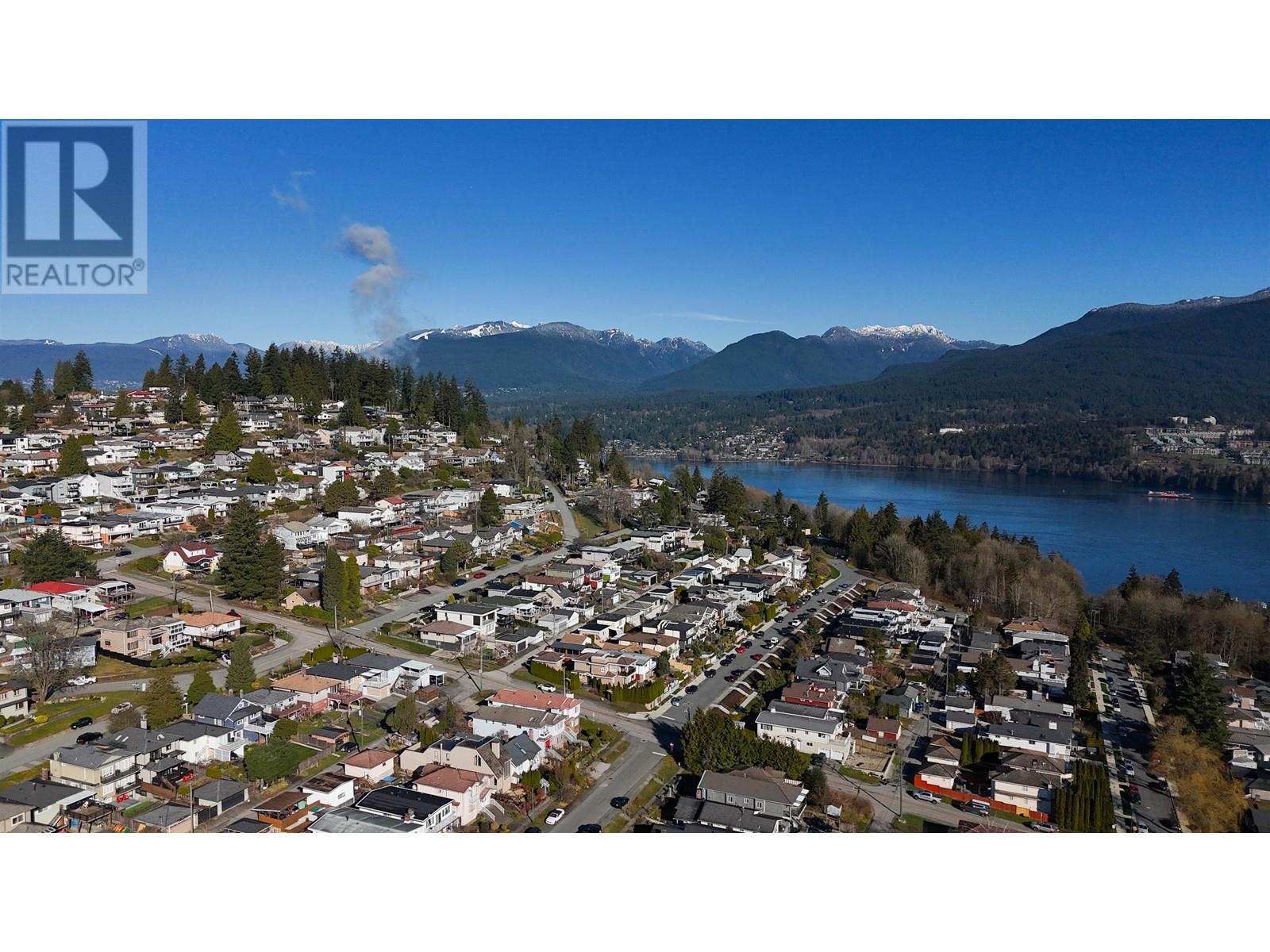 Listing Picture 32 of 34 : 40 SEA AVENUE, Burnaby / 本拿比 - 魯藝地產 Yvonne Lu Group - MLS Medallion Club Member