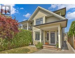 332 E 11TH STREET, North Vancouver, British Columbia