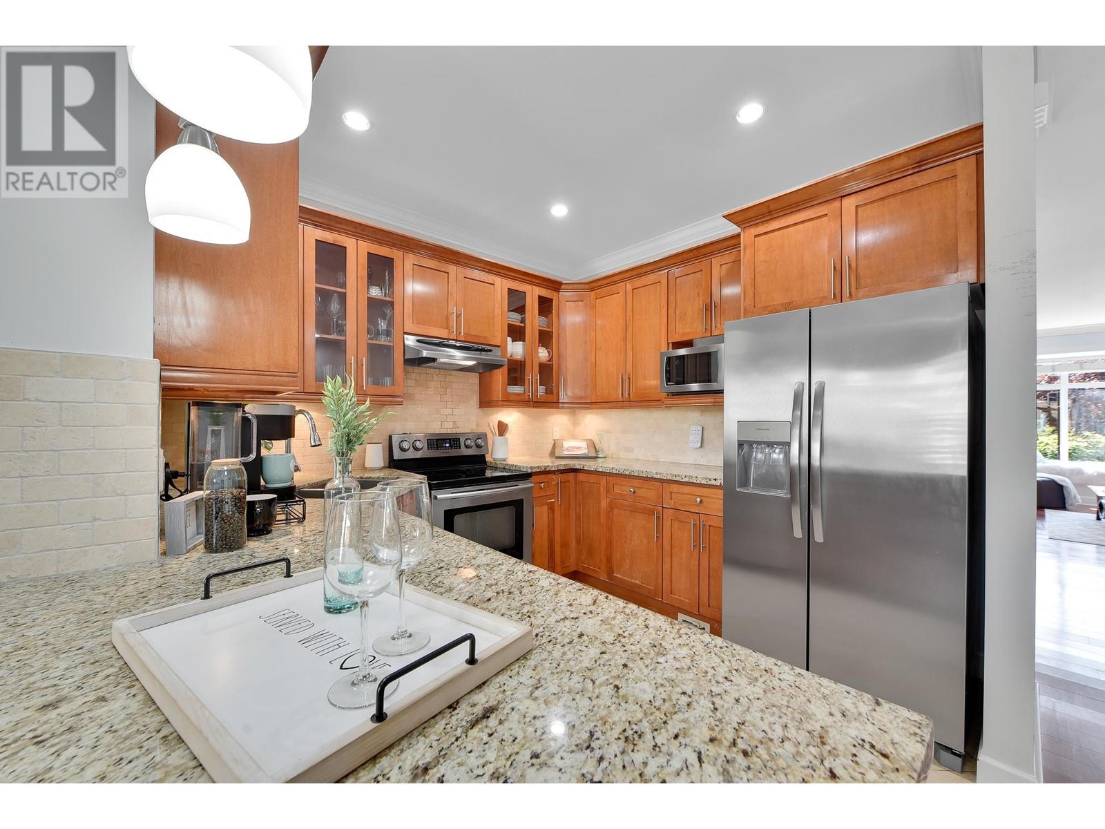 332 E 11th Street, North Vancouver, British Columbia  V7L 2G9 - Photo 8 - R2975506