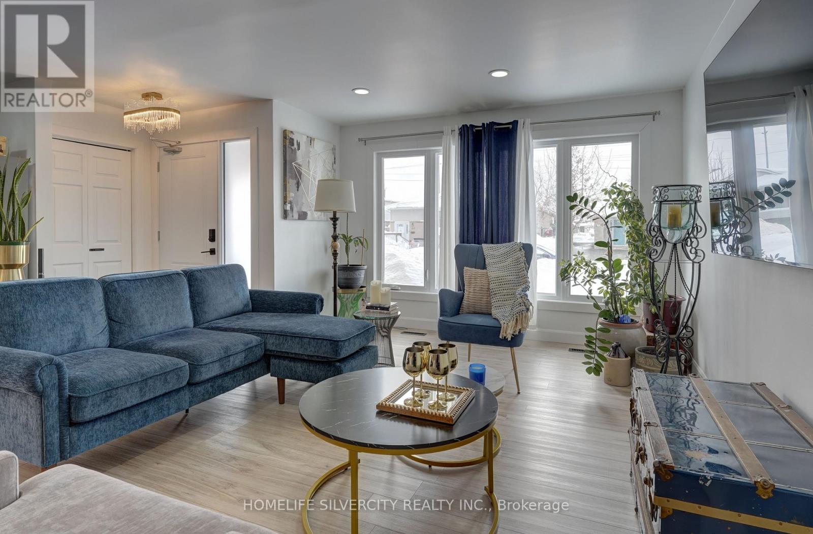 Property at 160 BURBANK CRESCENT image 1