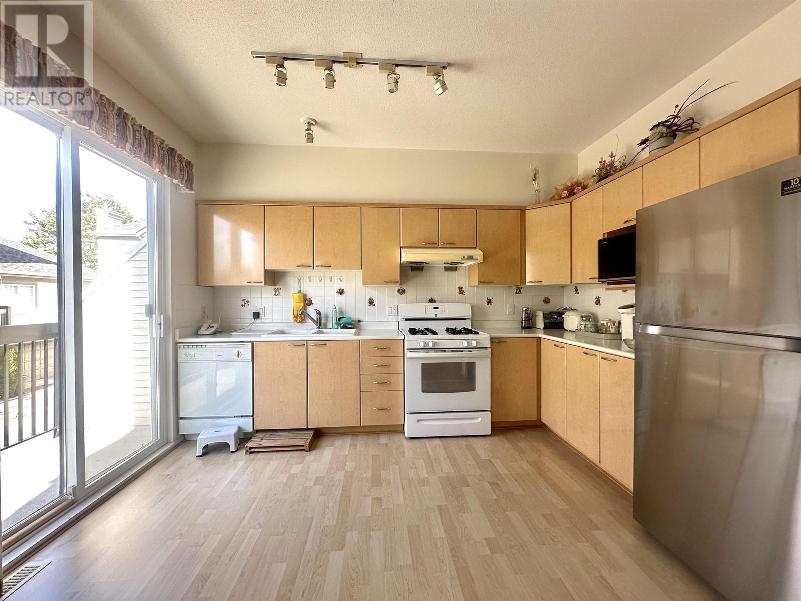 Listing Picture 17 of 40 : 139 3880 WESTMINSTER HIGHWAY, Richmond / 烈治文 - 魯藝地產 Yvonne Lu Group - MLS Medallion Club Member