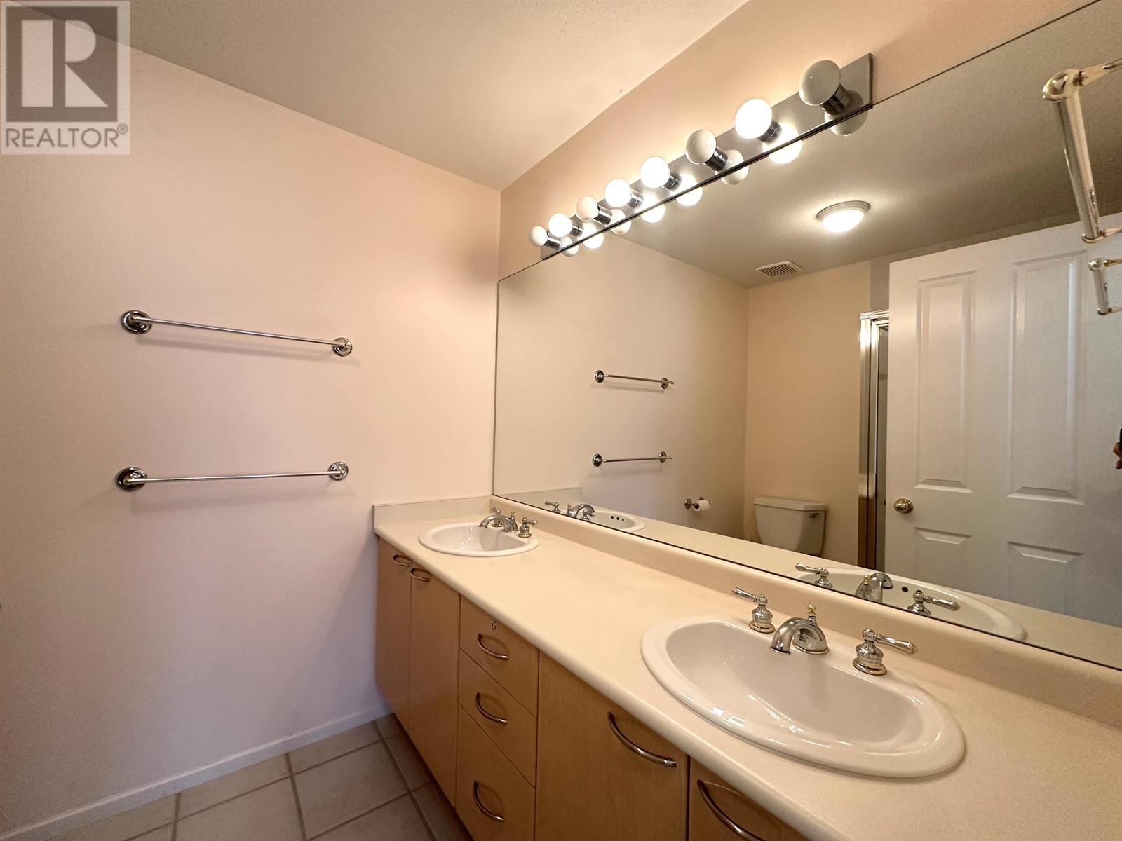 Listing Picture 31 of 40 : 139 3880 WESTMINSTER HIGHWAY, Richmond / 烈治文 - 魯藝地產 Yvonne Lu Group - MLS Medallion Club Member