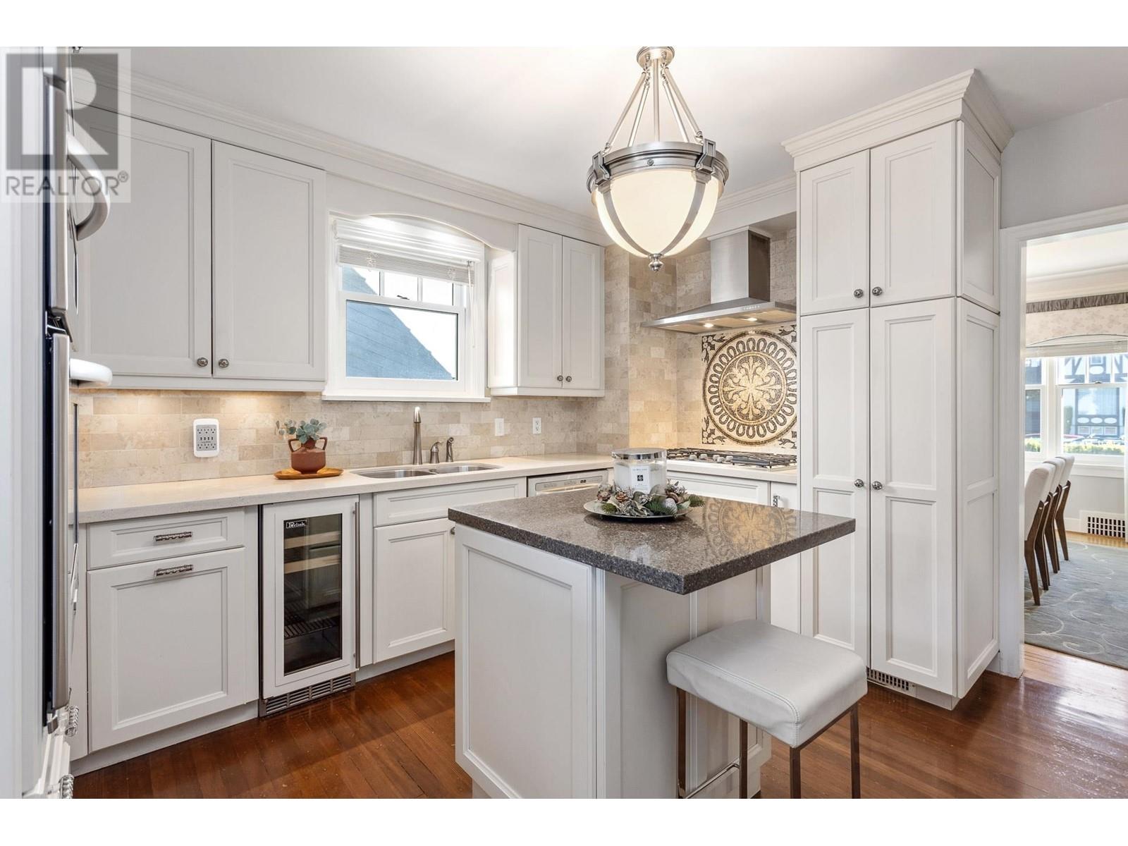 Listing Picture 19 of 40 : 4671 W 13TH AVENUE, Vancouver / 溫哥華 - 魯藝地產 Yvonne Lu Group - MLS Medallion Club Member