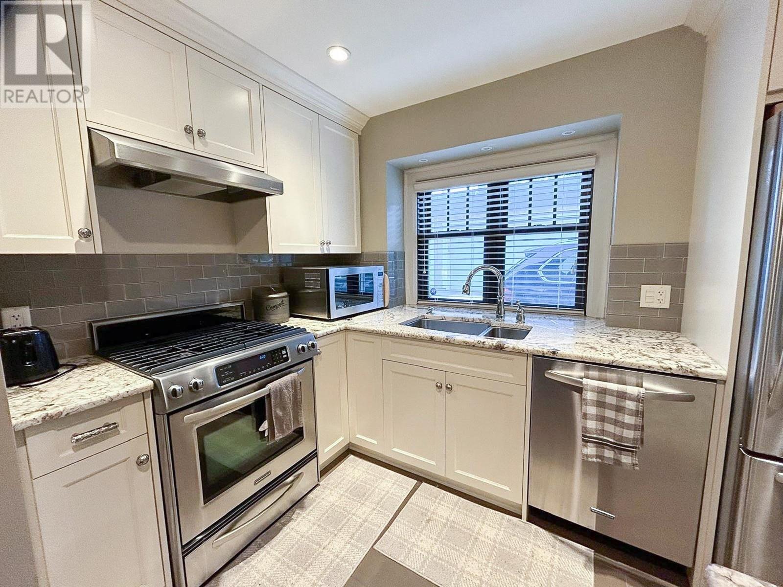 Listing Picture 6 of 40 : 4671 W 13TH AVENUE, Vancouver / 溫哥華 - 魯藝地產 Yvonne Lu Group - MLS Medallion Club Member