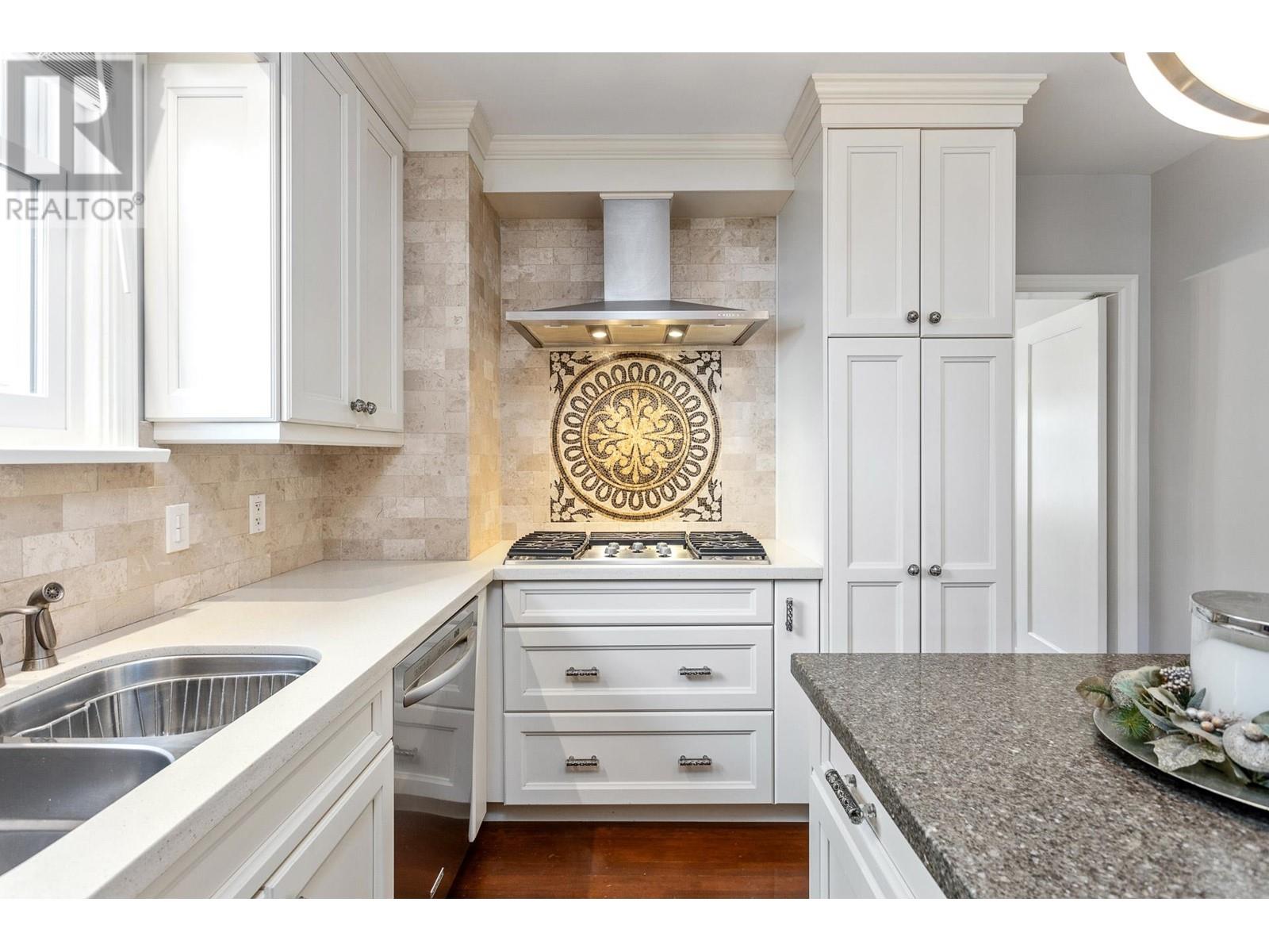 Listing Picture 21 of 40 : 4671 W 13TH AVENUE, Vancouver / 溫哥華 - 魯藝地產 Yvonne Lu Group - MLS Medallion Club Member