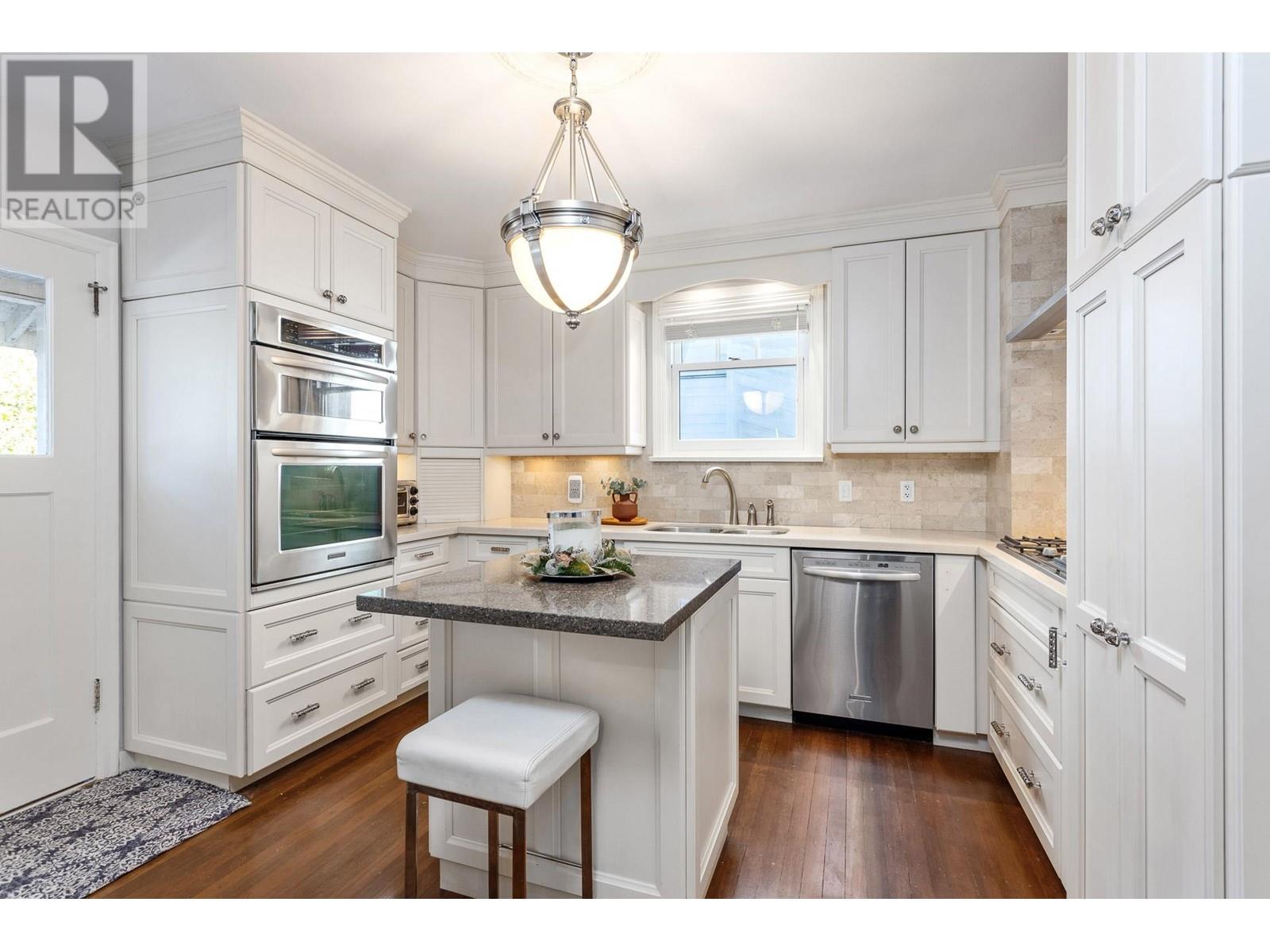 Listing Picture 18 of 40 : 4671 W 13TH AVENUE, Vancouver / 溫哥華 - 魯藝地產 Yvonne Lu Group - MLS Medallion Club Member