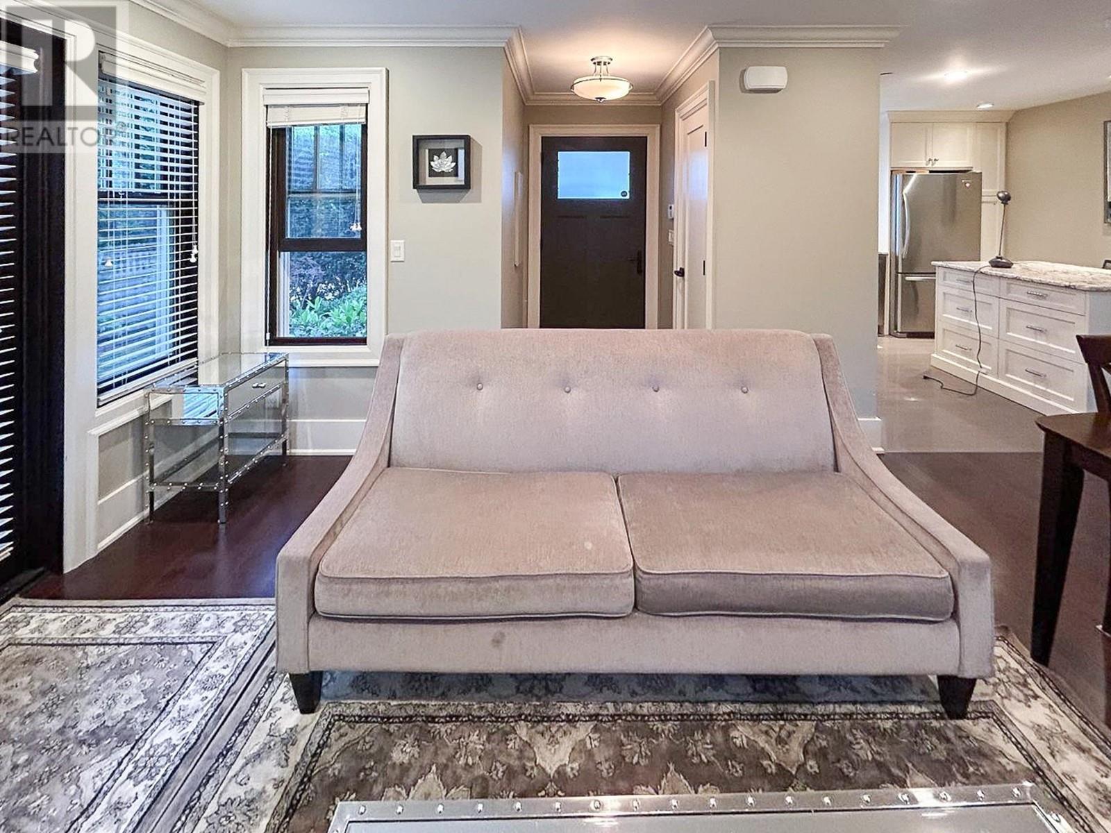 Listing Picture 2 of 40 : 4671 W 13TH AVENUE, Vancouver / 溫哥華 - 魯藝地產 Yvonne Lu Group - MLS Medallion Club Member