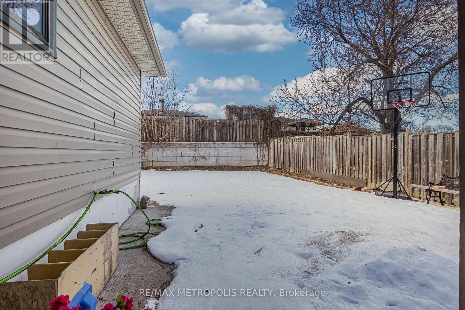280 Cranbrook Drive, Hamilton, Ontario  L9C 4T3 - Photo 18 - X12011544