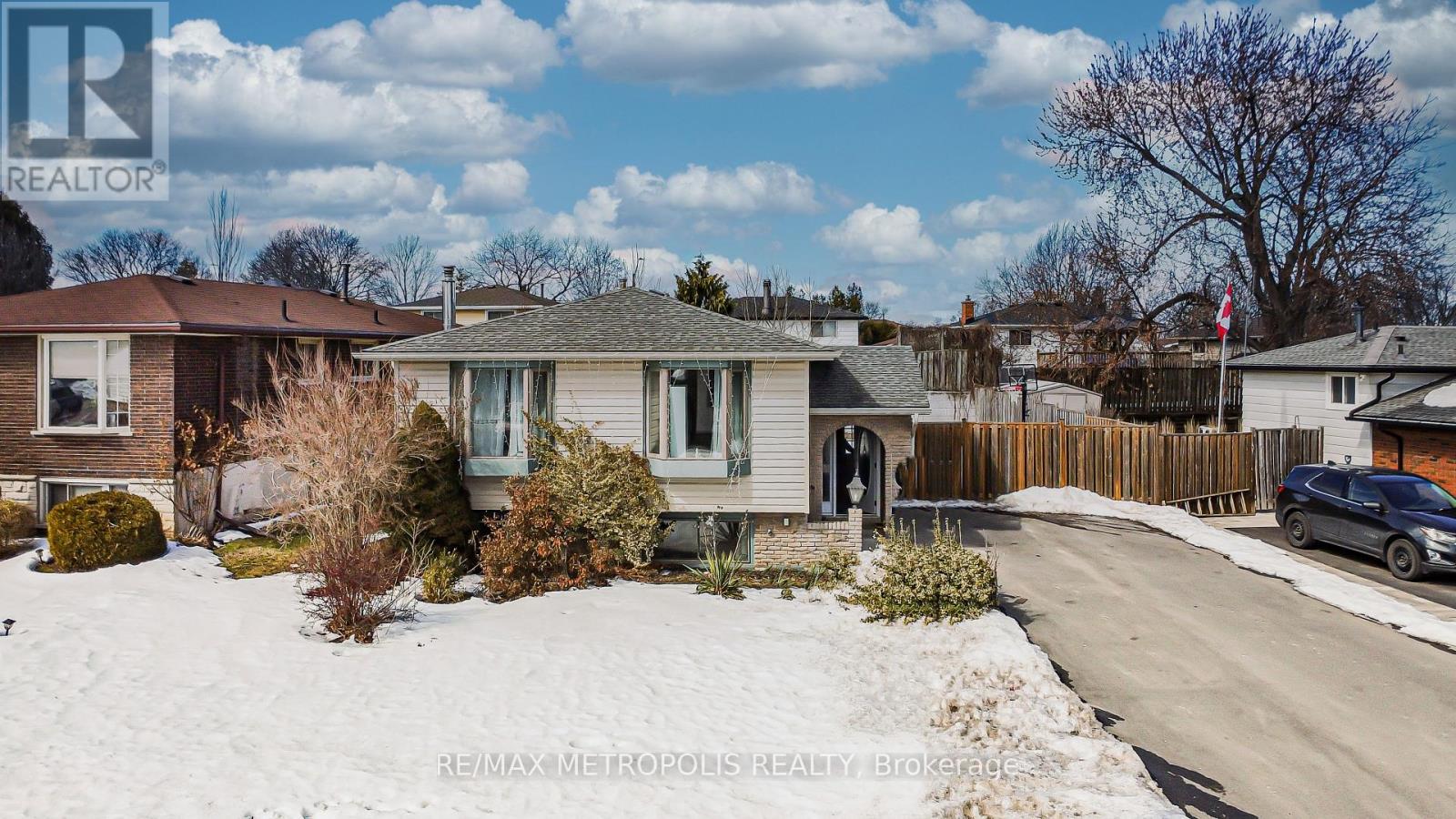 Property at 280 CRANBROOK DRIVE image 2