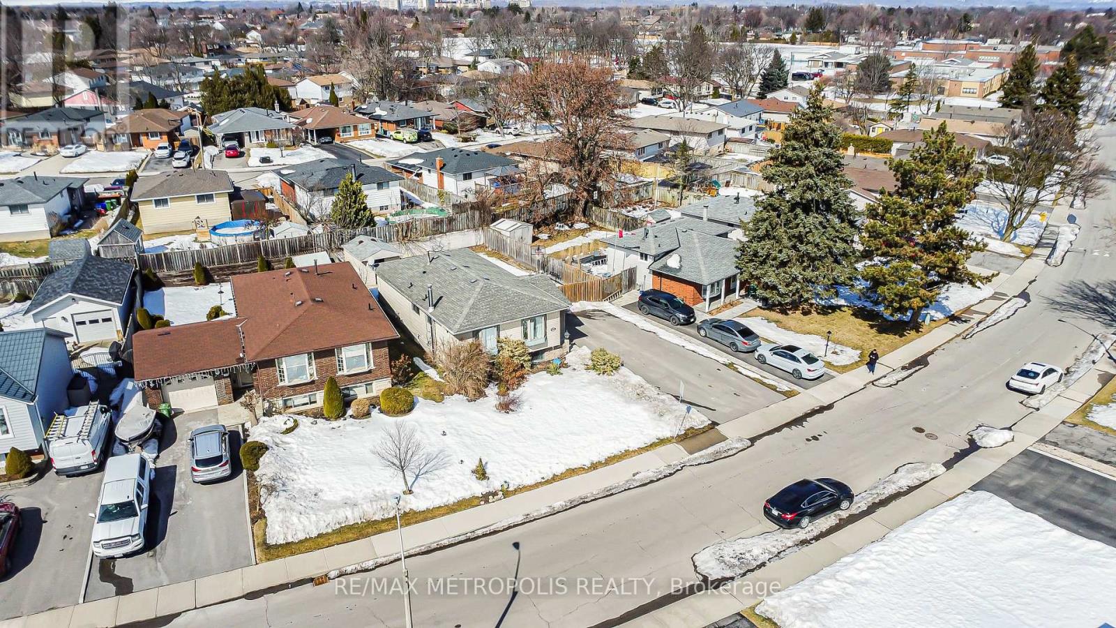 280 Cranbrook Drive, Hamilton, Ontario  L9C 4T3 - Photo 8 - X12011544