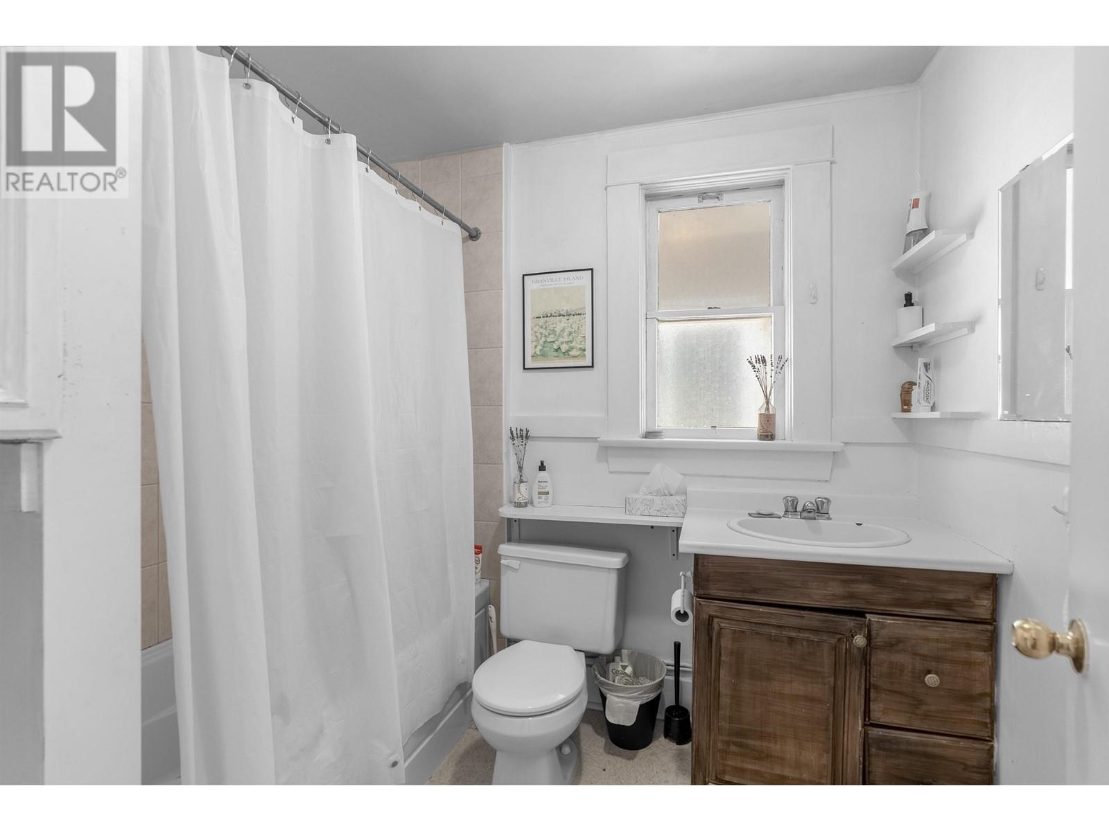 Listing Picture 11 of 29 : 3443 W 2ND AVENUE, Vancouver / 溫哥華 - 魯藝地產 Yvonne Lu Group - MLS Medallion Club Member