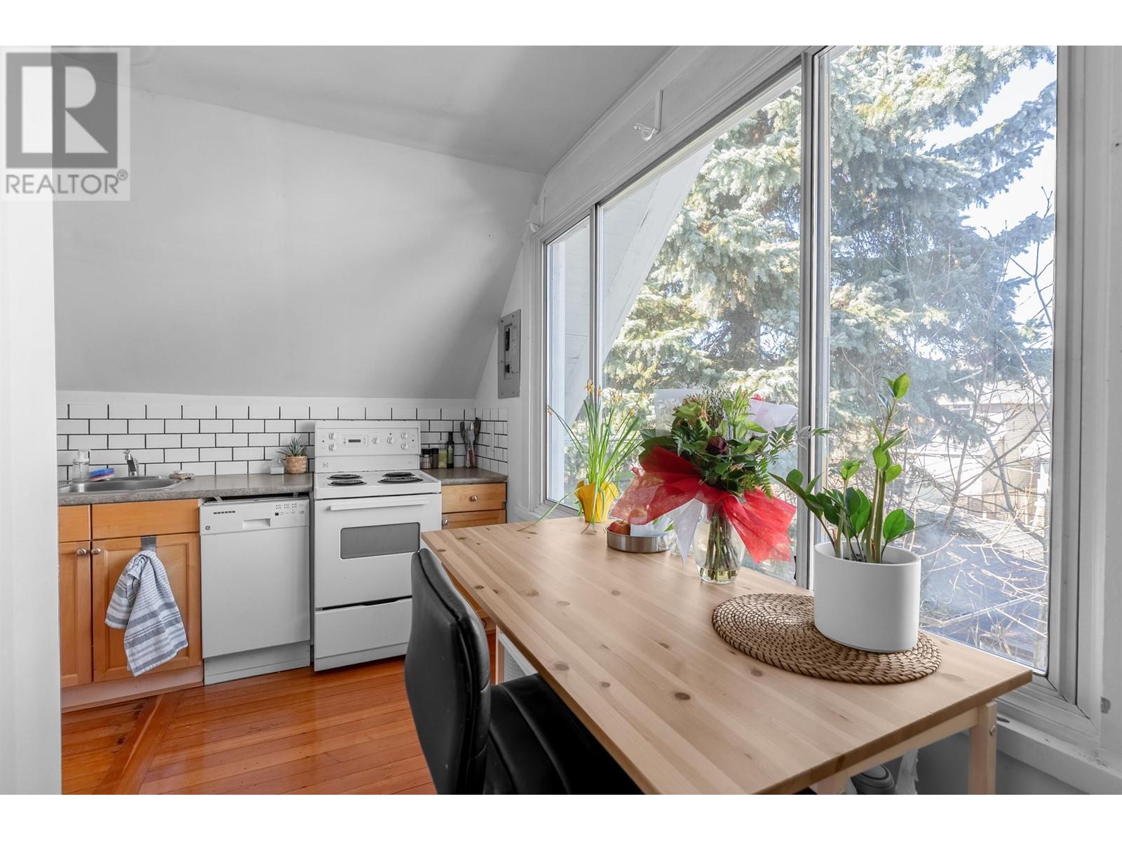 Listing Picture 10 of 29 : 3443 W 2ND AVENUE, Vancouver / 溫哥華 - 魯藝地產 Yvonne Lu Group - MLS Medallion Club Member