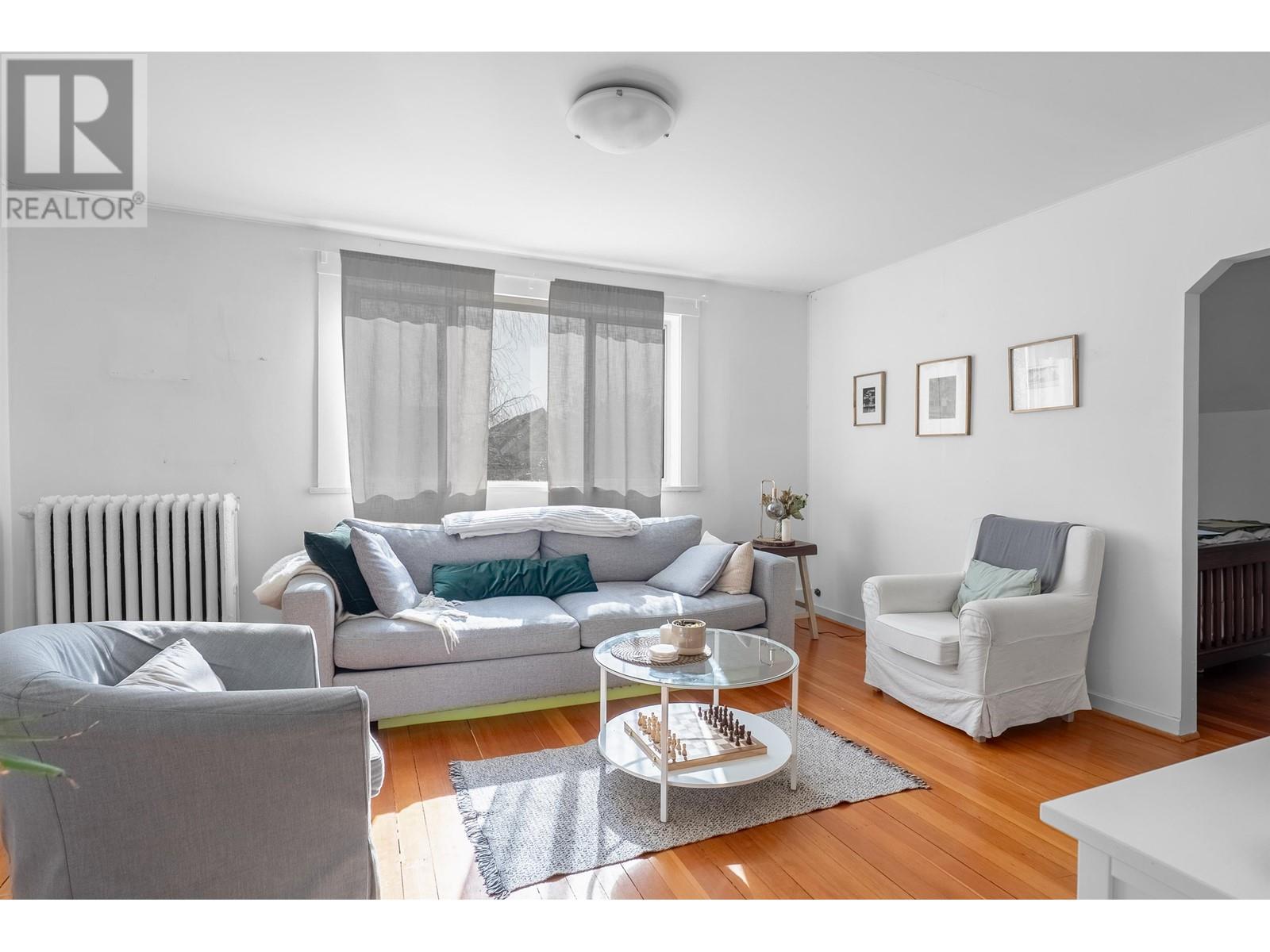 Listing Picture 4 of 29 : 3443 W 2ND AVENUE, Vancouver / 溫哥華 - 魯藝地產 Yvonne Lu Group - MLS Medallion Club Member