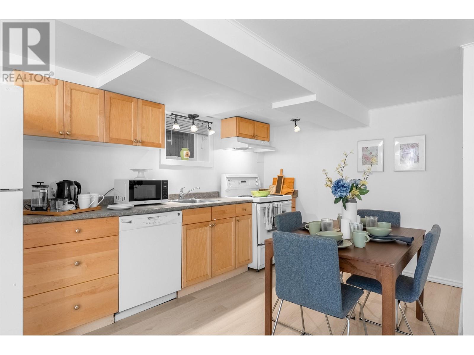 Listing Picture 23 of 29 : 3443 W 2ND AVENUE, Vancouver / 溫哥華 - 魯藝地產 Yvonne Lu Group - MLS Medallion Club Member