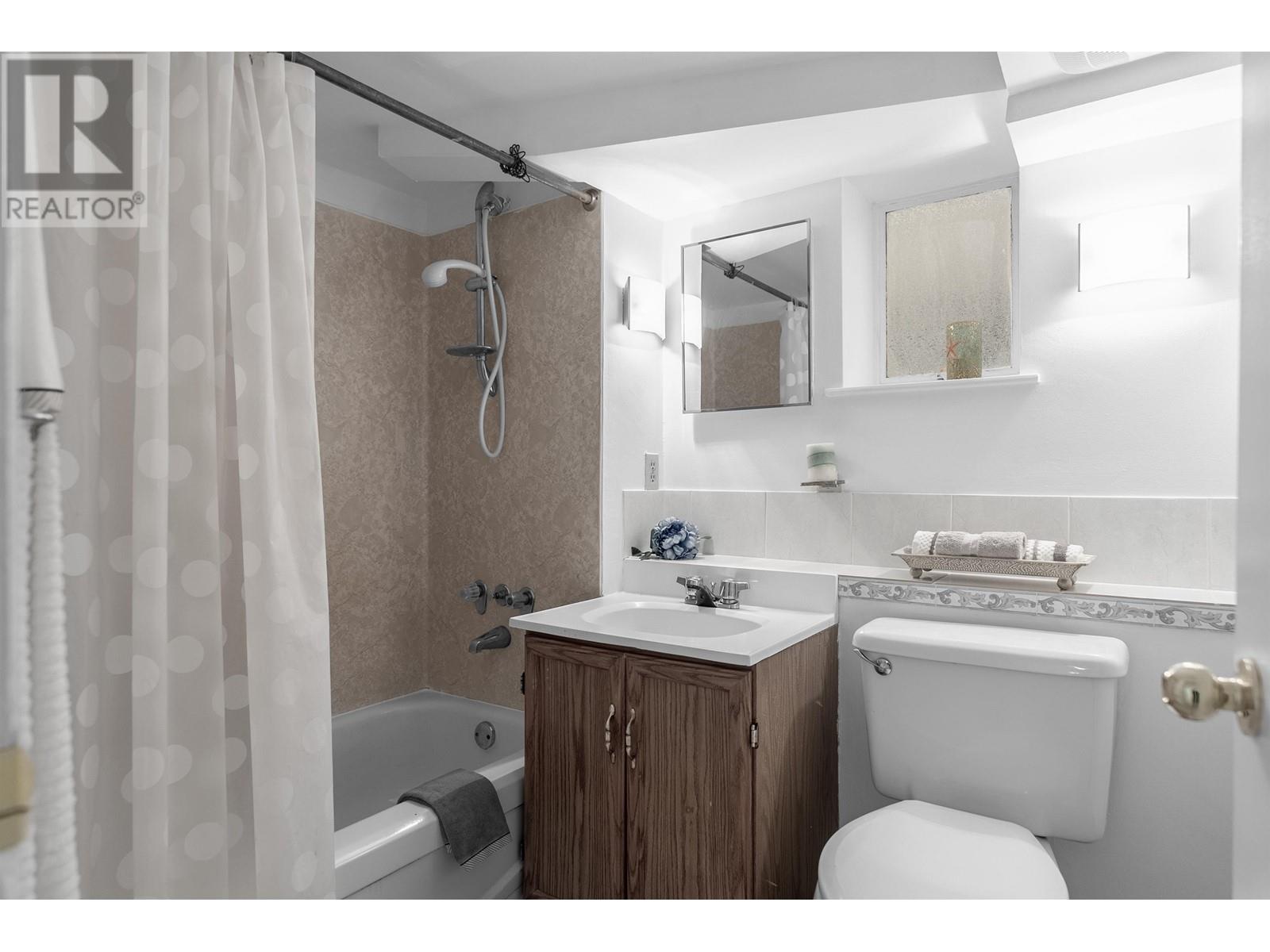 Listing Picture 25 of 29 : 3443 W 2ND AVENUE, Vancouver / 溫哥華 - 魯藝地產 Yvonne Lu Group - MLS Medallion Club Member