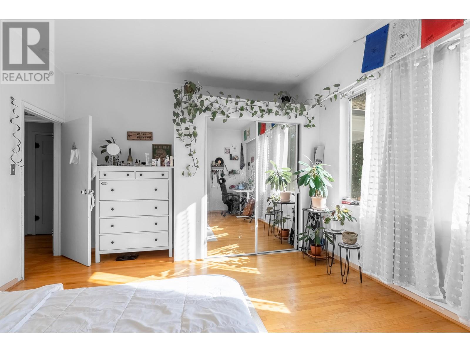 Listing Picture 17 of 29 : 3443 W 2ND AVENUE, Vancouver / 溫哥華 - 魯藝地產 Yvonne Lu Group - MLS Medallion Club Member