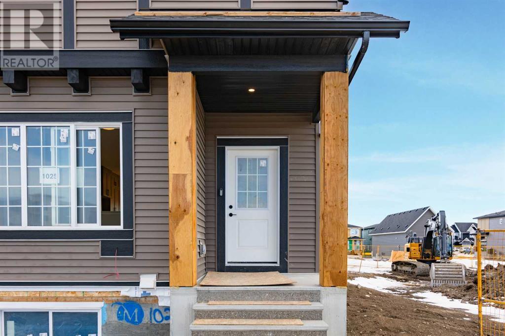 Property at 1033 Reynolds Crescent SW image 3