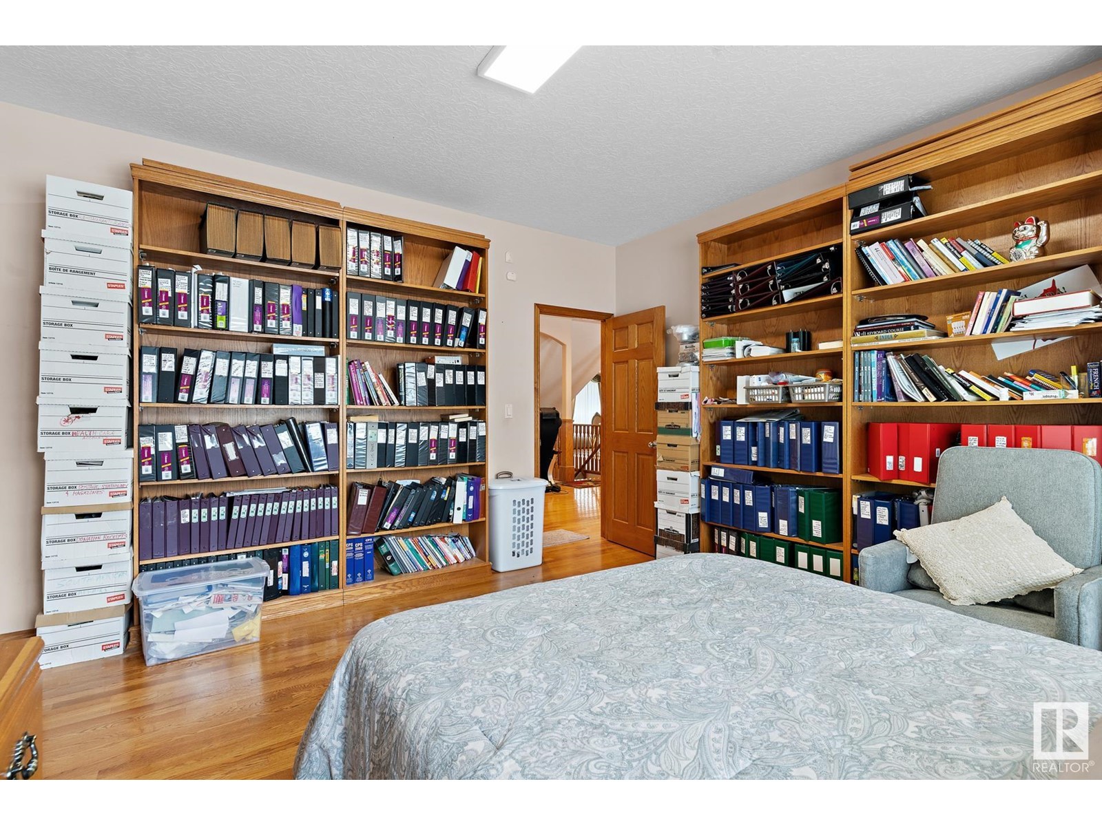 Property at 285 ESTATE DR image 4