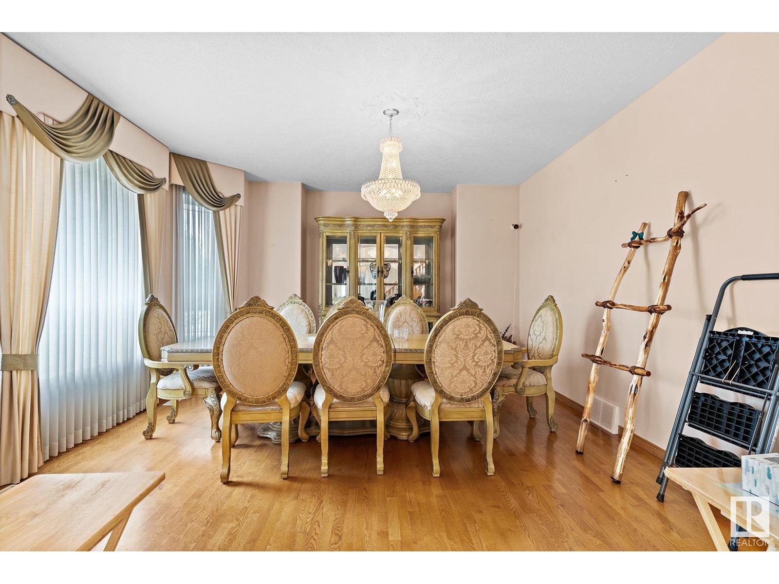 Property at 285 ESTATE DR image 1