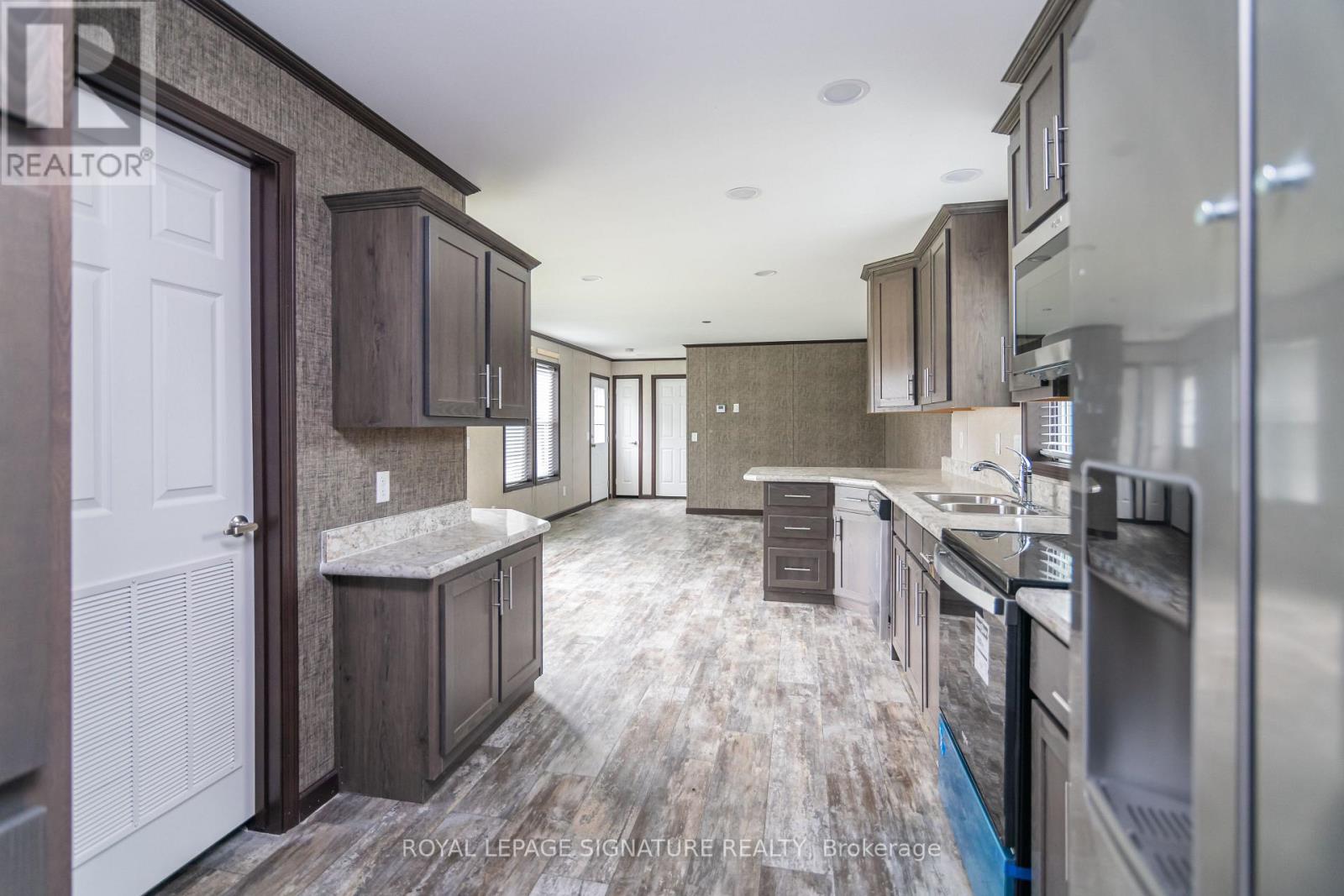 126 Regency Drive, Chatham-Kent (Chatham), Ontario  N7L 4E4 - Photo 16 - X12011558