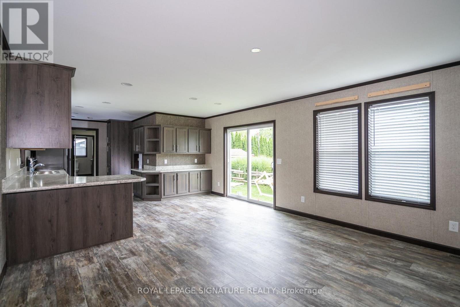 126 Regency Drive, Chatham-Kent (Chatham), Ontario  N7L 4E4 - Photo 3 - X12011558