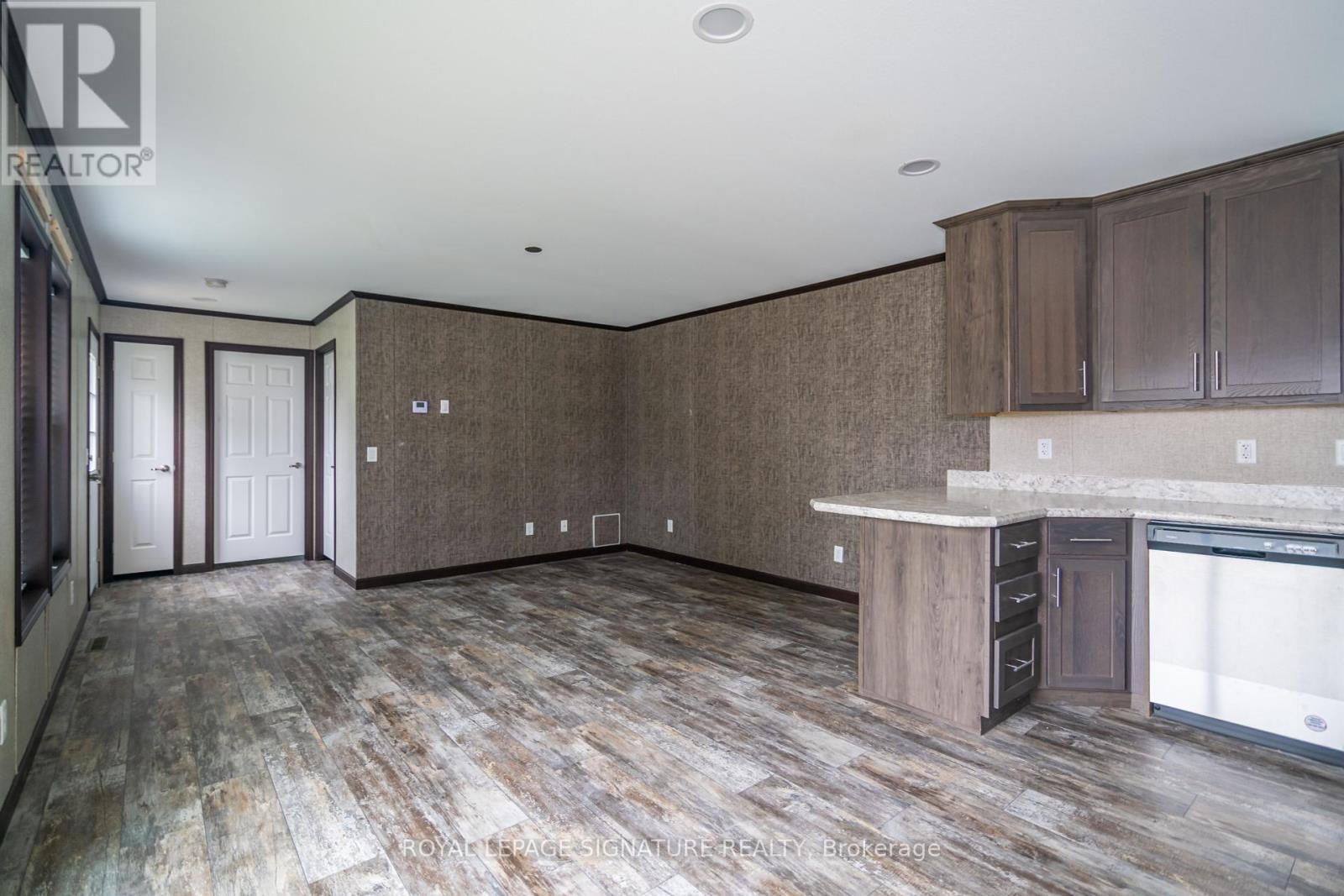 126 Regency Drive, Chatham-Kent (Chatham), Ontario  N7L 4E4 - Photo 4 - X12011558