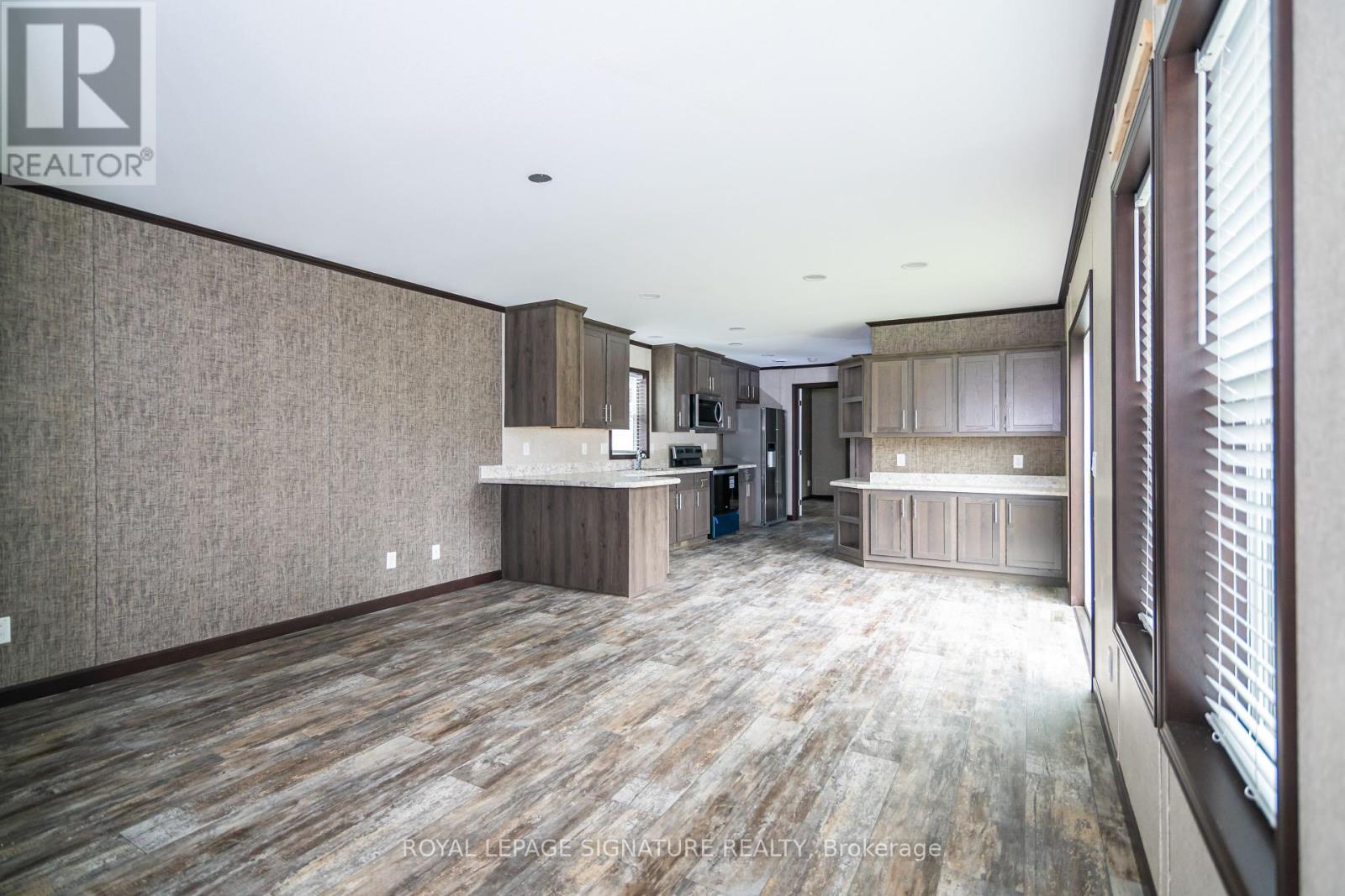 126 Regency Drive, Chatham-Kent (Chatham), Ontario  N7L 4E4 - Photo 5 - X12011558