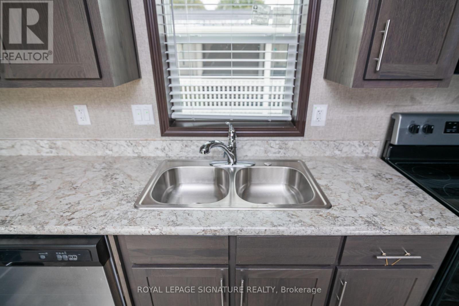 126 Regency Drive, Chatham-Kent (Chatham), Ontario  N7L 4E4 - Photo 7 - X12011558