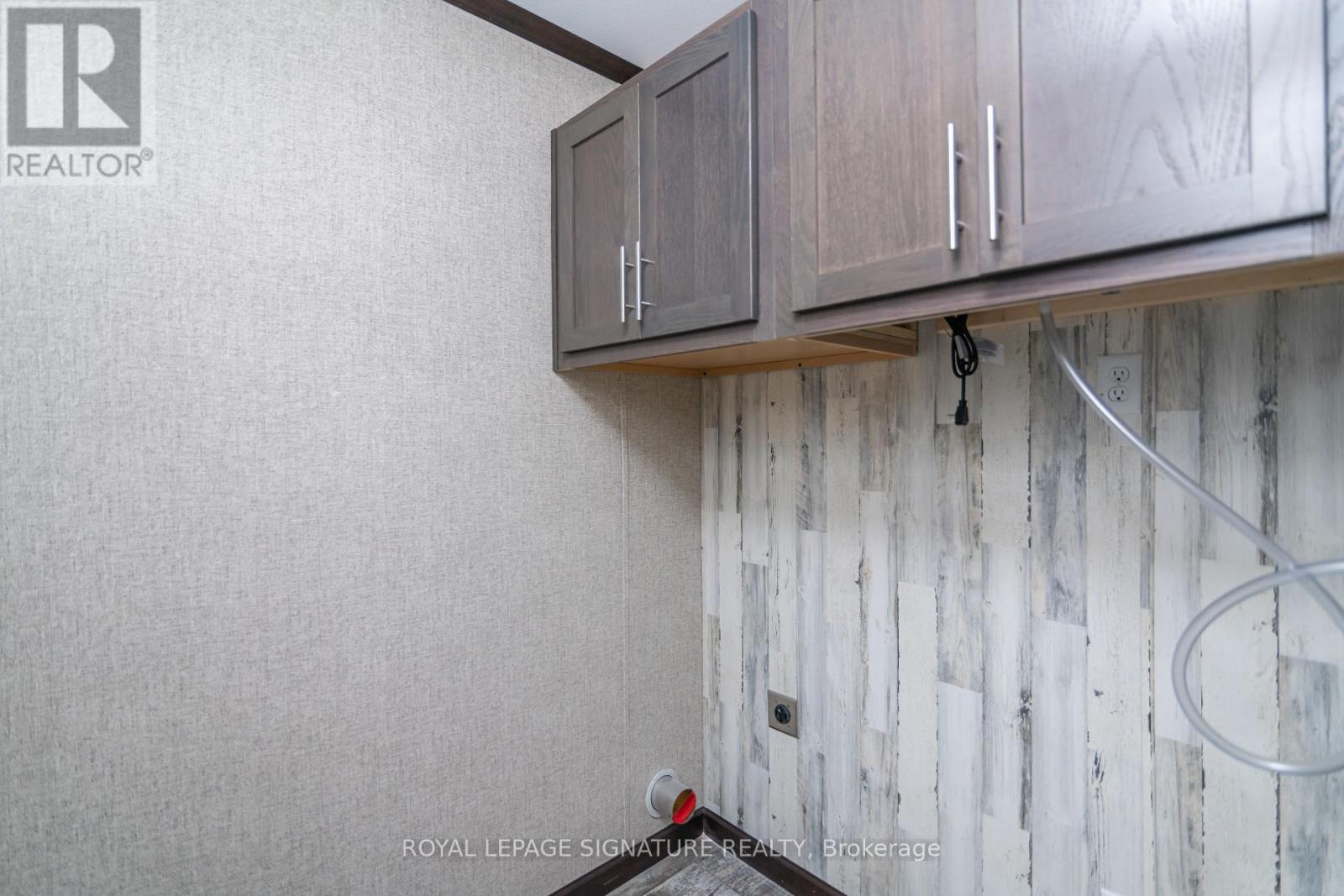 126 Regency Drive, Chatham-Kent (Chatham), Ontario  N7L 4E4 - Photo 9 - X12011558