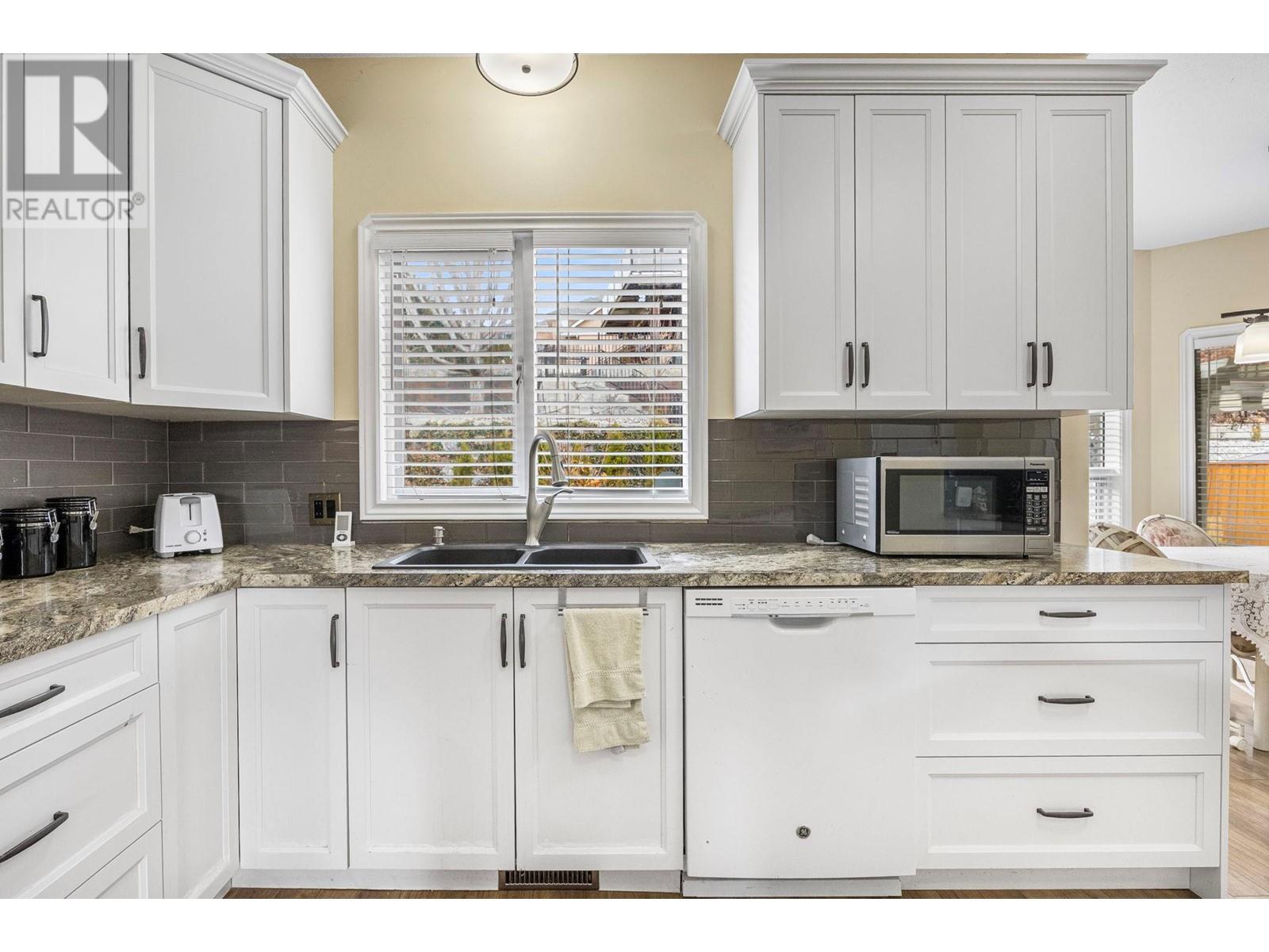 Property at 1614 Lindsay Drive image 2