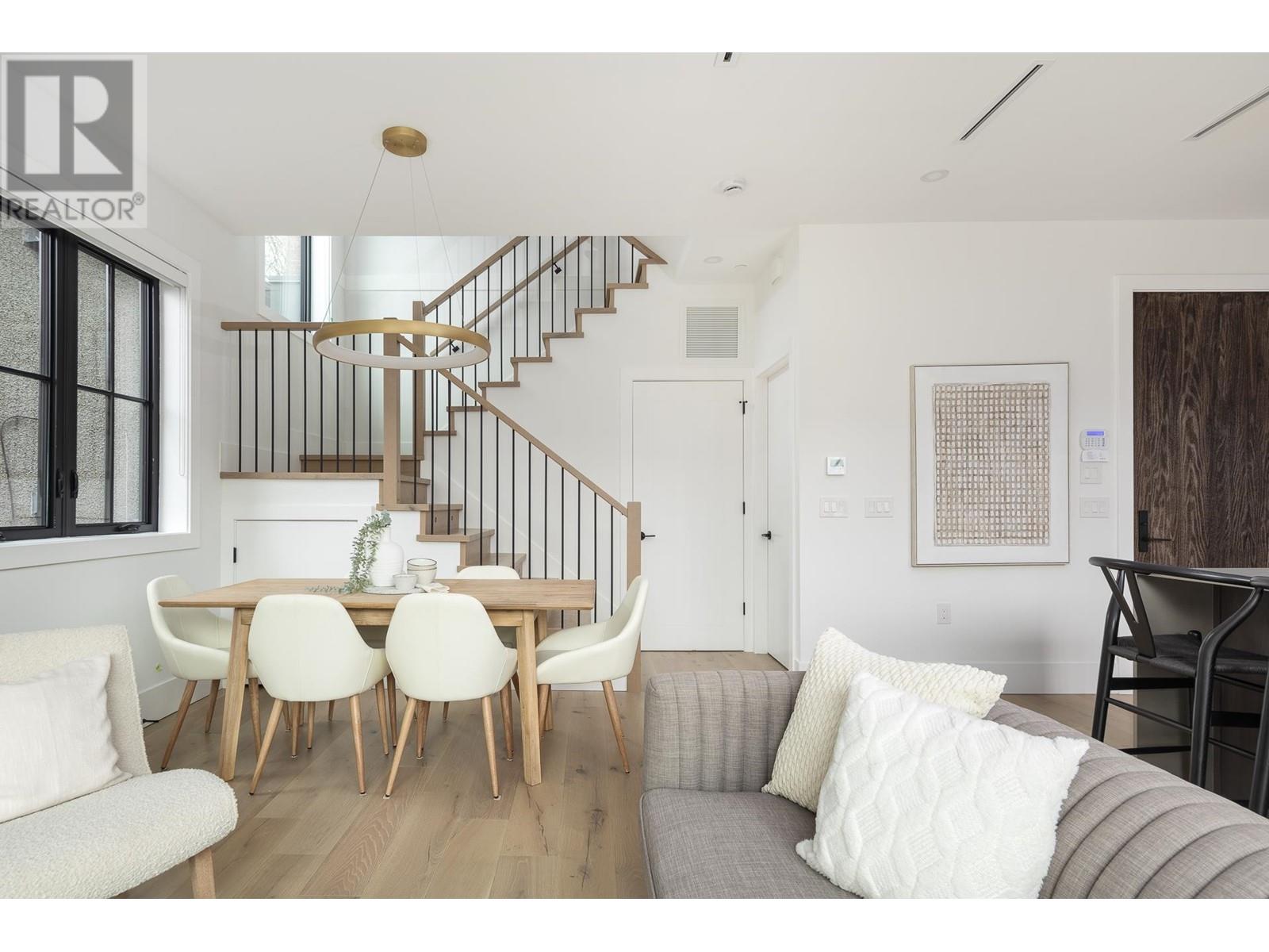 Listing Picture 14 of 30 : 2 3268 W 15TH AVENUE, Vancouver / 溫哥華 - 魯藝地產 Yvonne Lu Group - MLS Medallion Club Member
