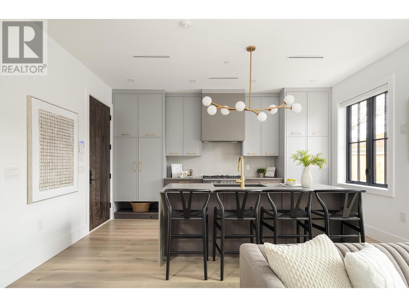 Listing Picture 6 of 30 : 2 3268 W 15TH AVENUE, Vancouver / 溫哥華 - 魯藝地產 Yvonne Lu Group - MLS Medallion Club Member