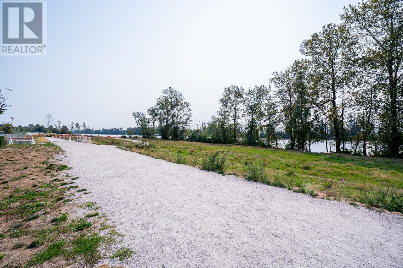 Listing Picture 35 of 40 : 101 3188 RIVERWALK AVENUE, Vancouver / 溫哥華 - 魯藝地產 Yvonne Lu Group - MLS Medallion Club Member