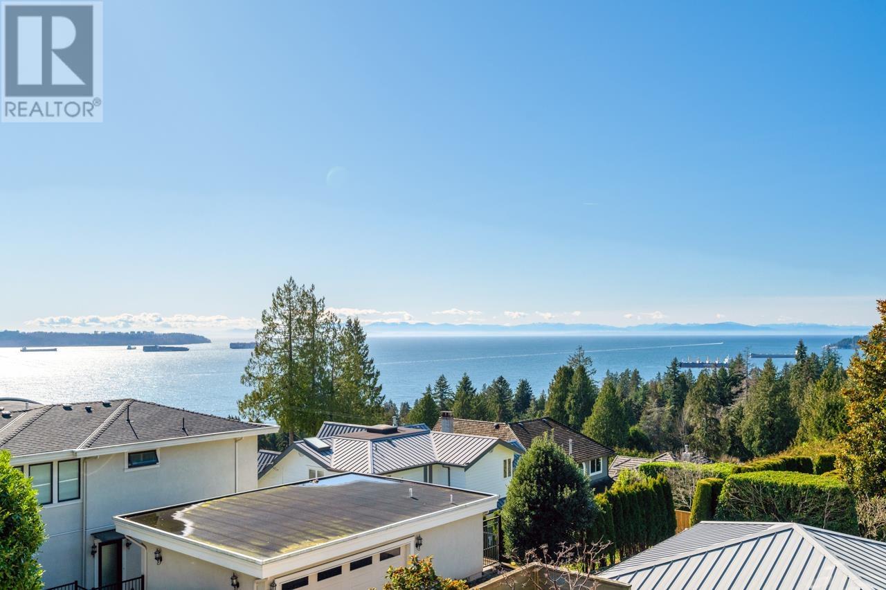 Property at 2616 PALMERSTON AVENUE image 4
