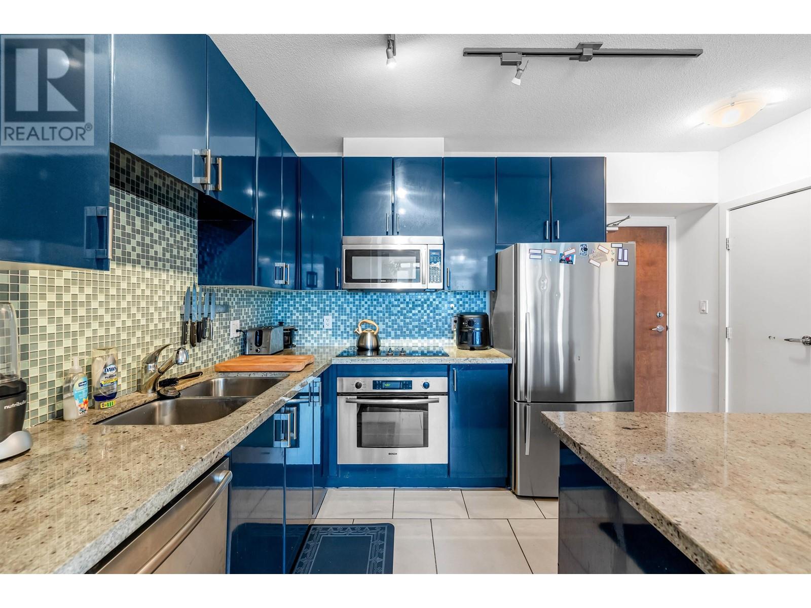 Listing Picture 4 of 20 : 2702 1188 W PENDER STREET, Vancouver / 溫哥華 - 魯藝地產 Yvonne Lu Group - MLS Medallion Club Member