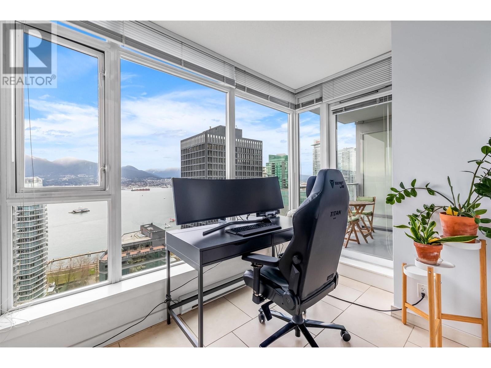 Listing Picture 11 of 20 : 2702 1188 W PENDER STREET, Vancouver / 溫哥華 - 魯藝地產 Yvonne Lu Group - MLS Medallion Club Member