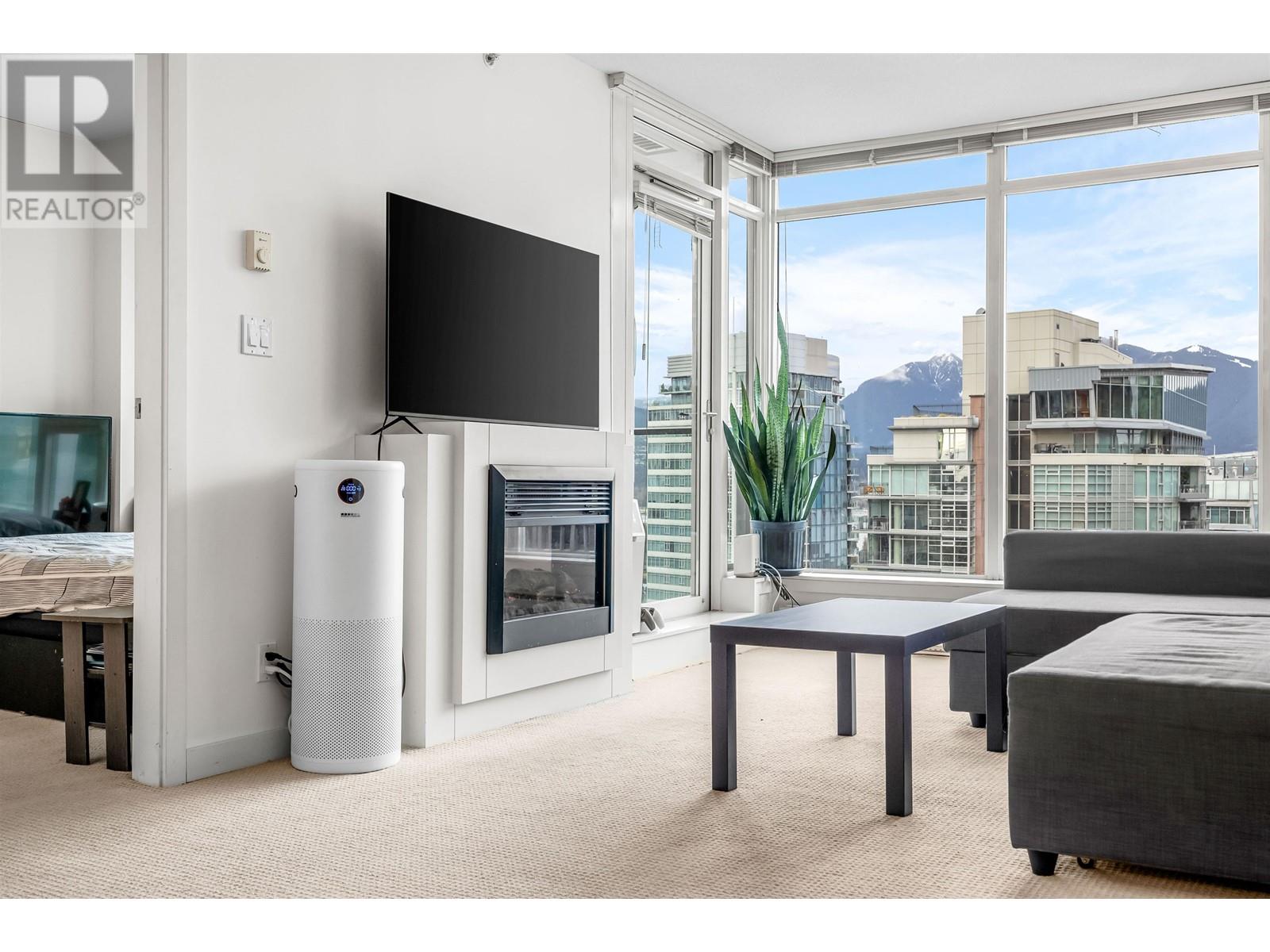 Listing Picture 12 of 20 : 2702 1188 W PENDER STREET, Vancouver / 溫哥華 - 魯藝地產 Yvonne Lu Group - MLS Medallion Club Member