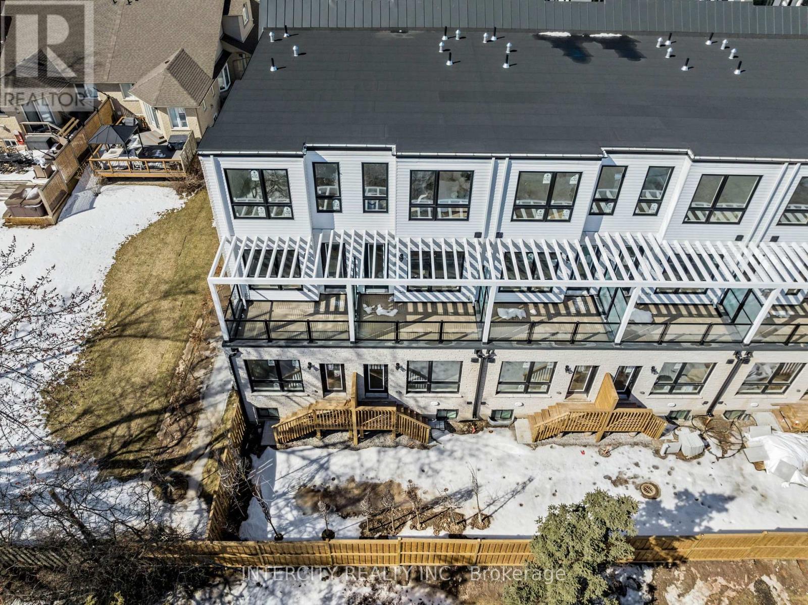 5 - 138 East Street, Oakville, Ontario  L6L 0H9 - Photo 3 - W12007875
