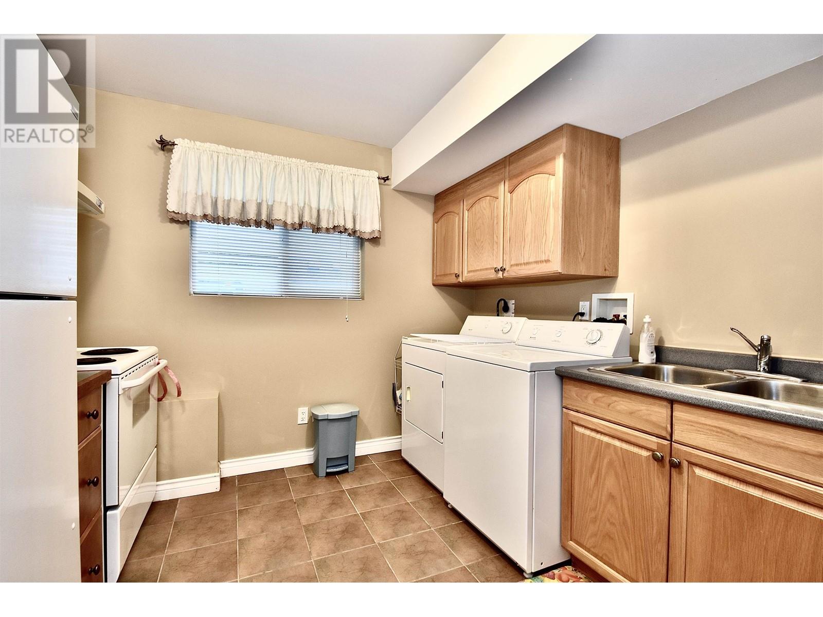 3035 Maplewood Court, Coquitlam, British Columbia  V3E 3P3 - Photo 27 - R2975440