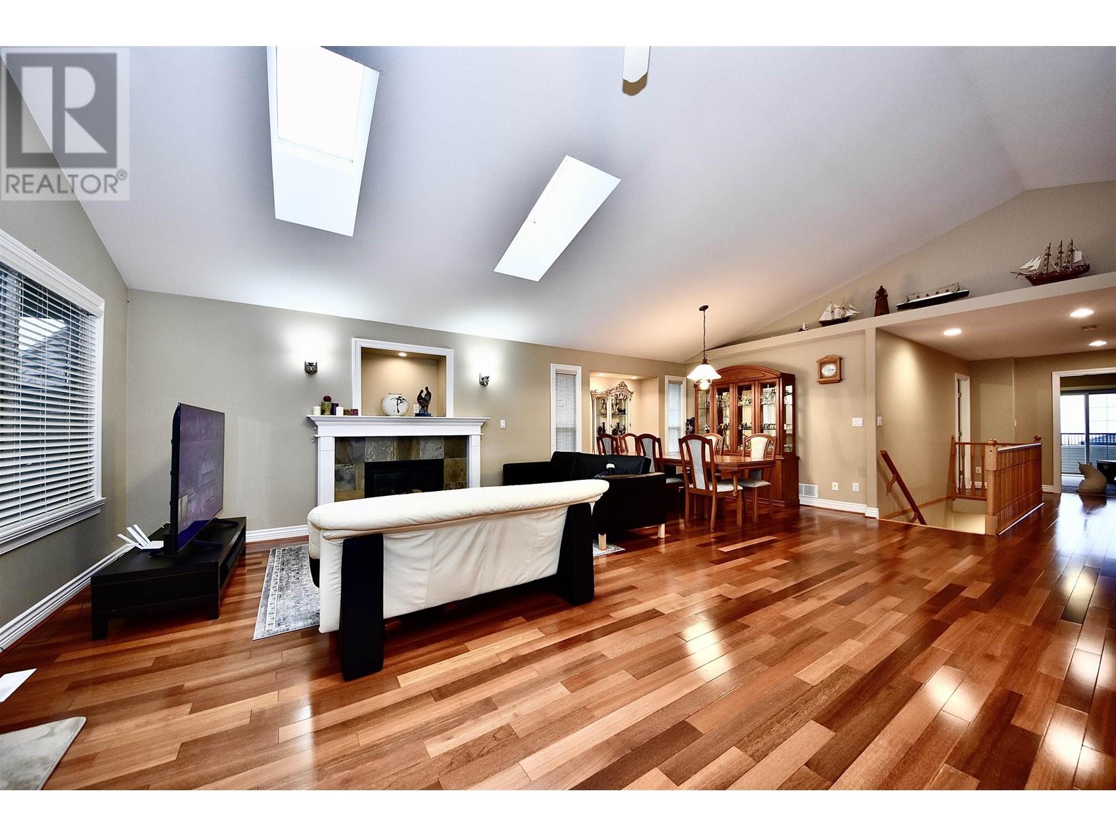 3035 Maplewood Court, Coquitlam, British Columbia  V3E 3P3 - Photo 9 - R2975440