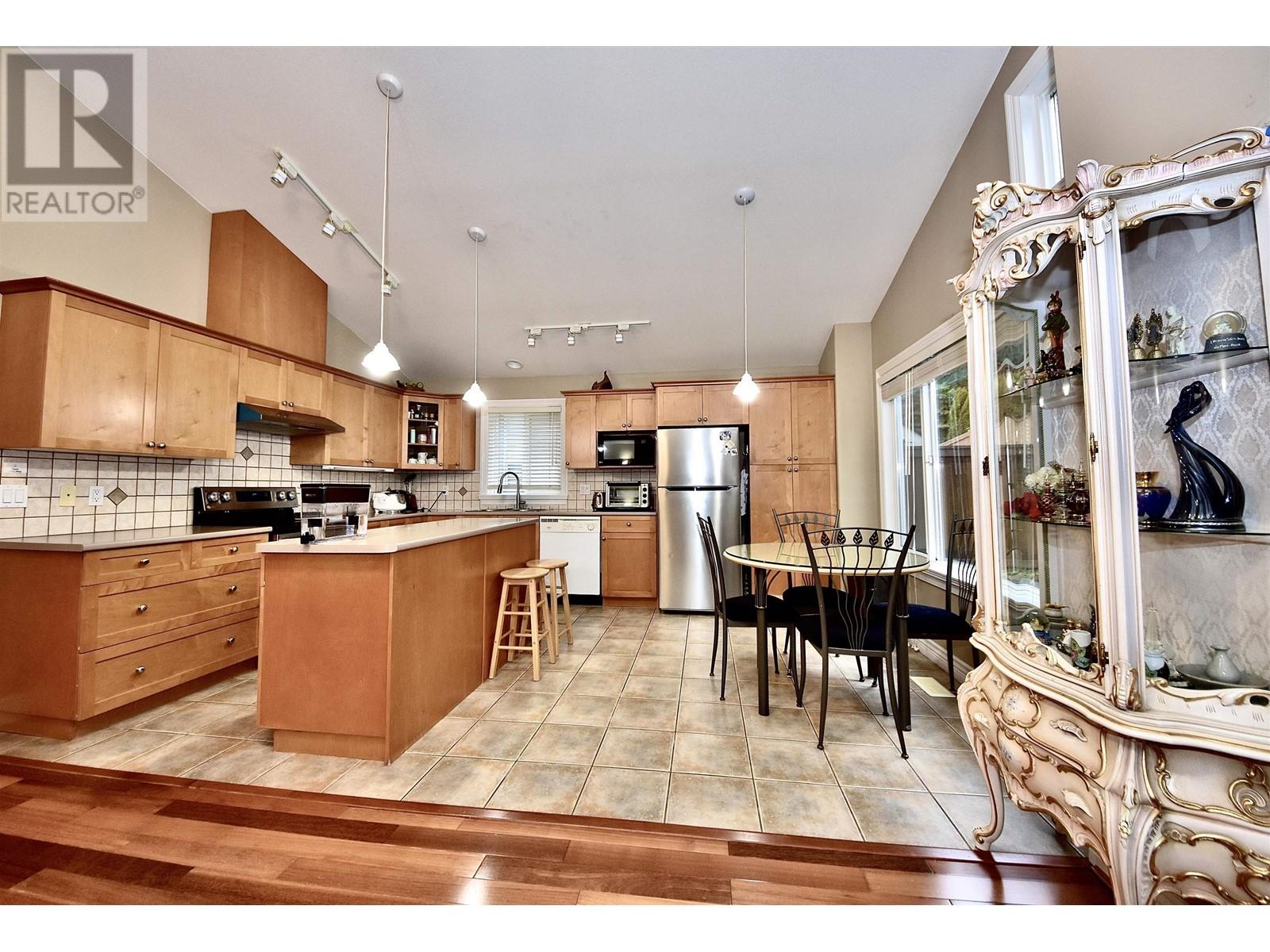3035 Maplewood Court, Coquitlam, British Columbia  V3E 3P3 - Photo 11 - R2975440