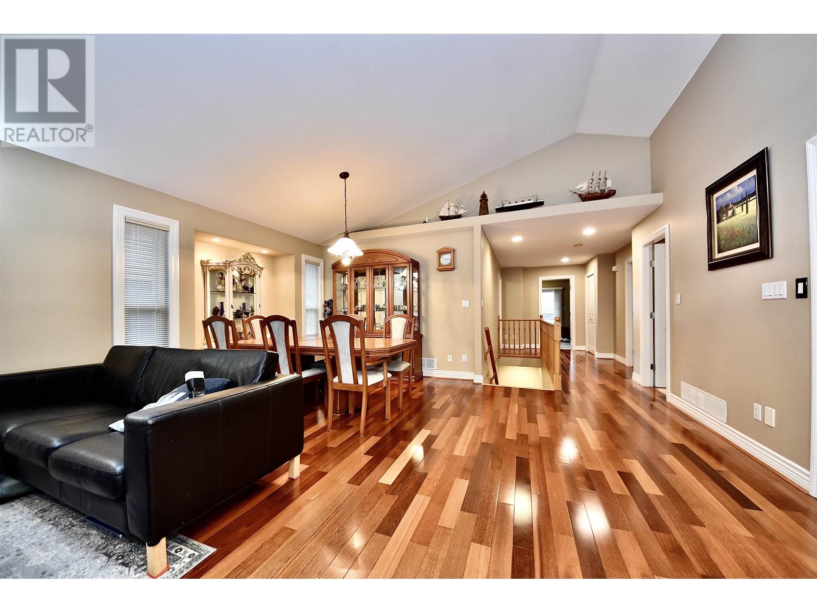 3035 Maplewood Court, Coquitlam, British Columbia  V3E 3P3 - Photo 13 - R2975440