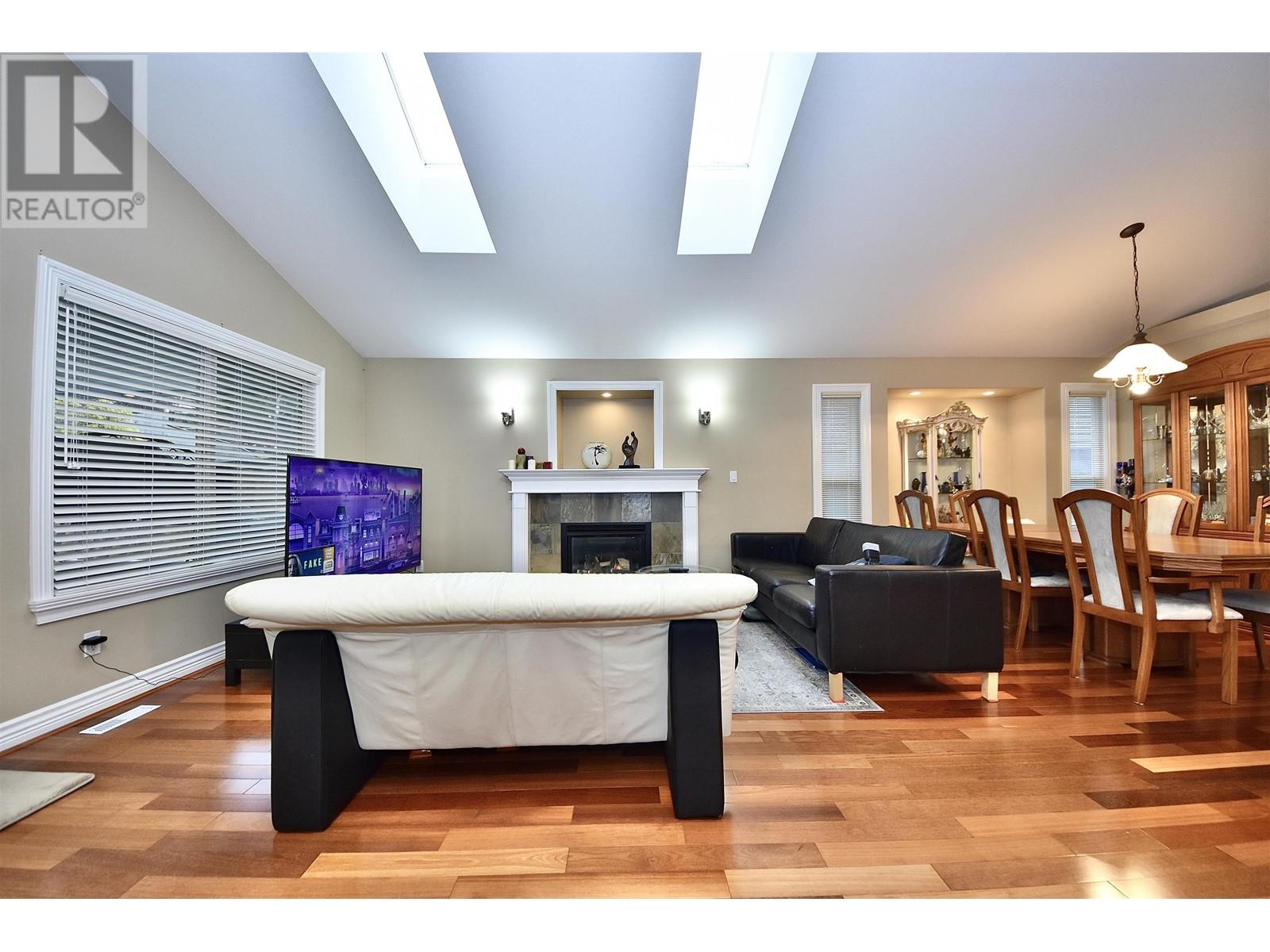 3035 Maplewood Court, Coquitlam, British Columbia  V3E 3P3 - Photo 10 - R2975440