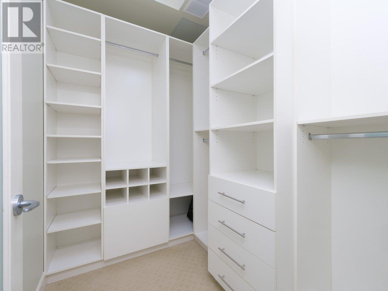Listing Picture 10 of 26 : 1803 3333 CORVETTE WAY, Richmond / 烈治文 - 魯藝地產 Yvonne Lu Group - MLS Medallion Club Member